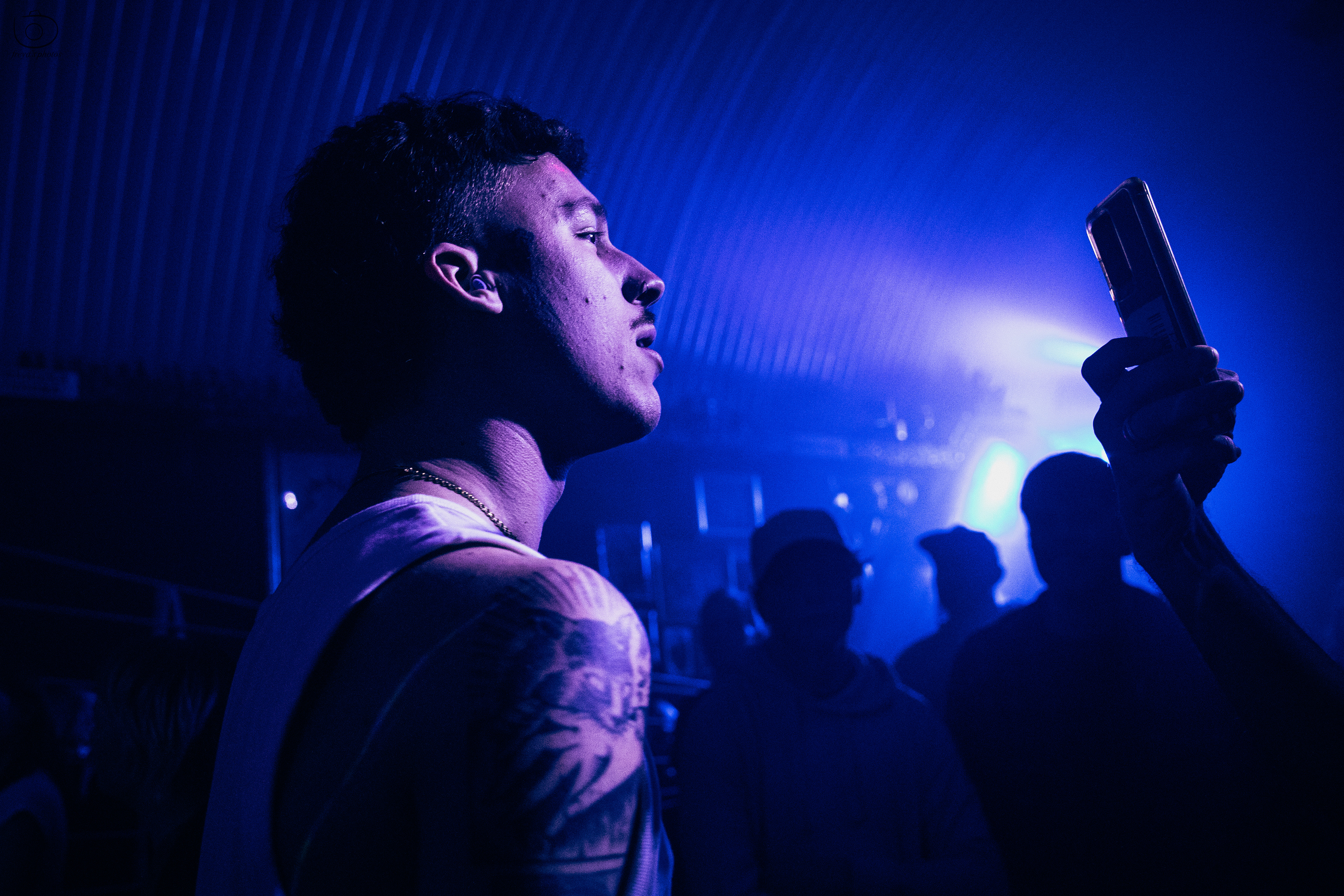 Rad Pitt frontman in the pit