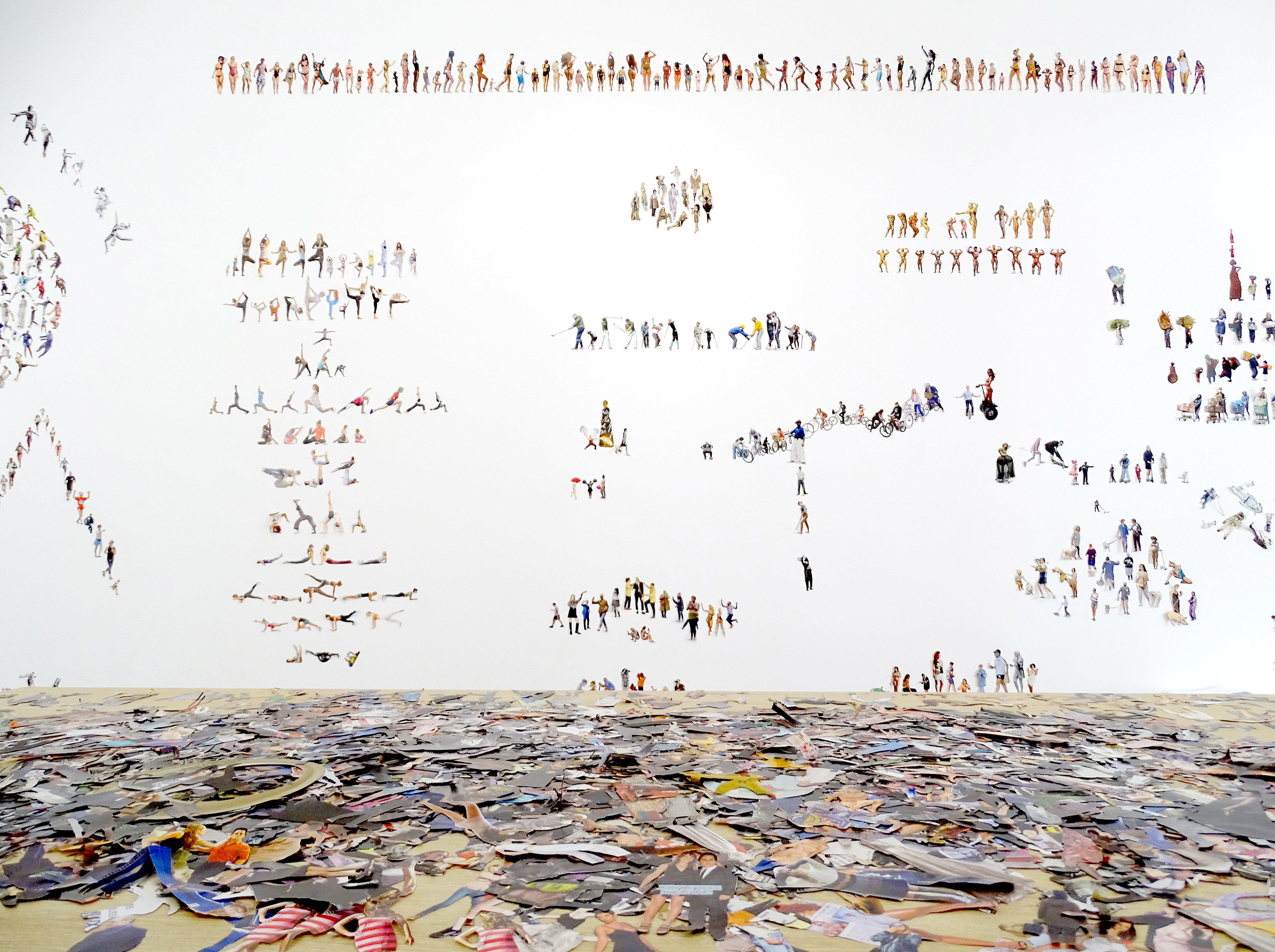 Inventaire n°2 (détail), 2022, papier épinglé au mur Exposition "En inventaire", Atelier Bletterie, La Rochelle ©Alexia Atmouni