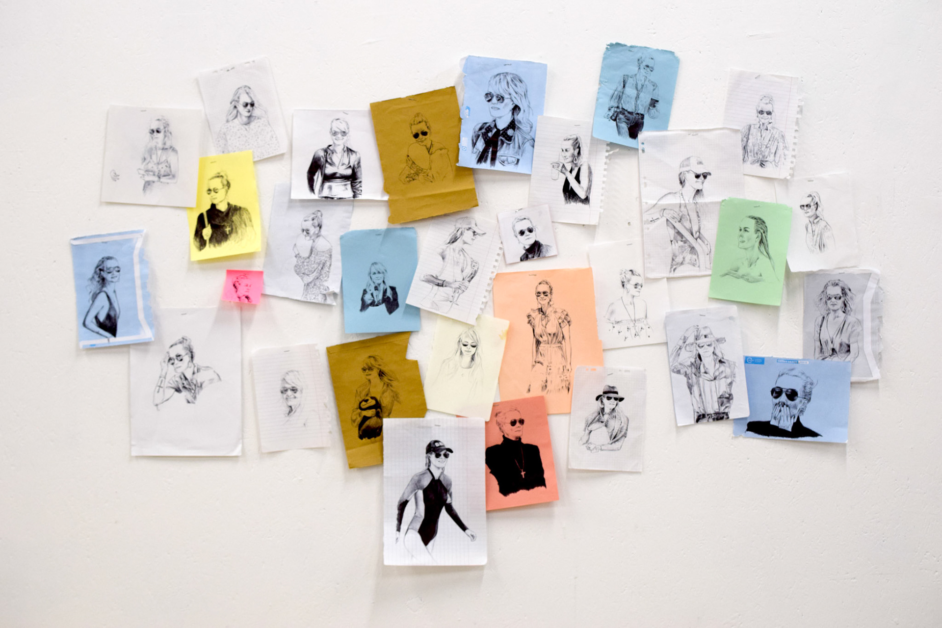 Alexia Atmouni, L.H. (série de dessins), 2020 Stylo bille sur papier, dimensions variables Chapelle des Dames Blanches, La Rochelle © Alexia Atmouni