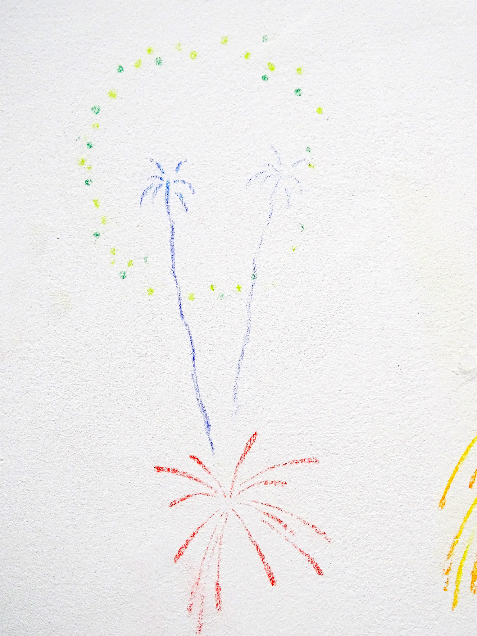 Alexia Atmouni, Faire parler la poudre (dessin mural participatif et évolutif), 2022 Crayon, pastel, papier, dimensions aléatoires. Exposition Recto/Verso, Atelier Bletterie, La Rochelle © Alexia Atmouni