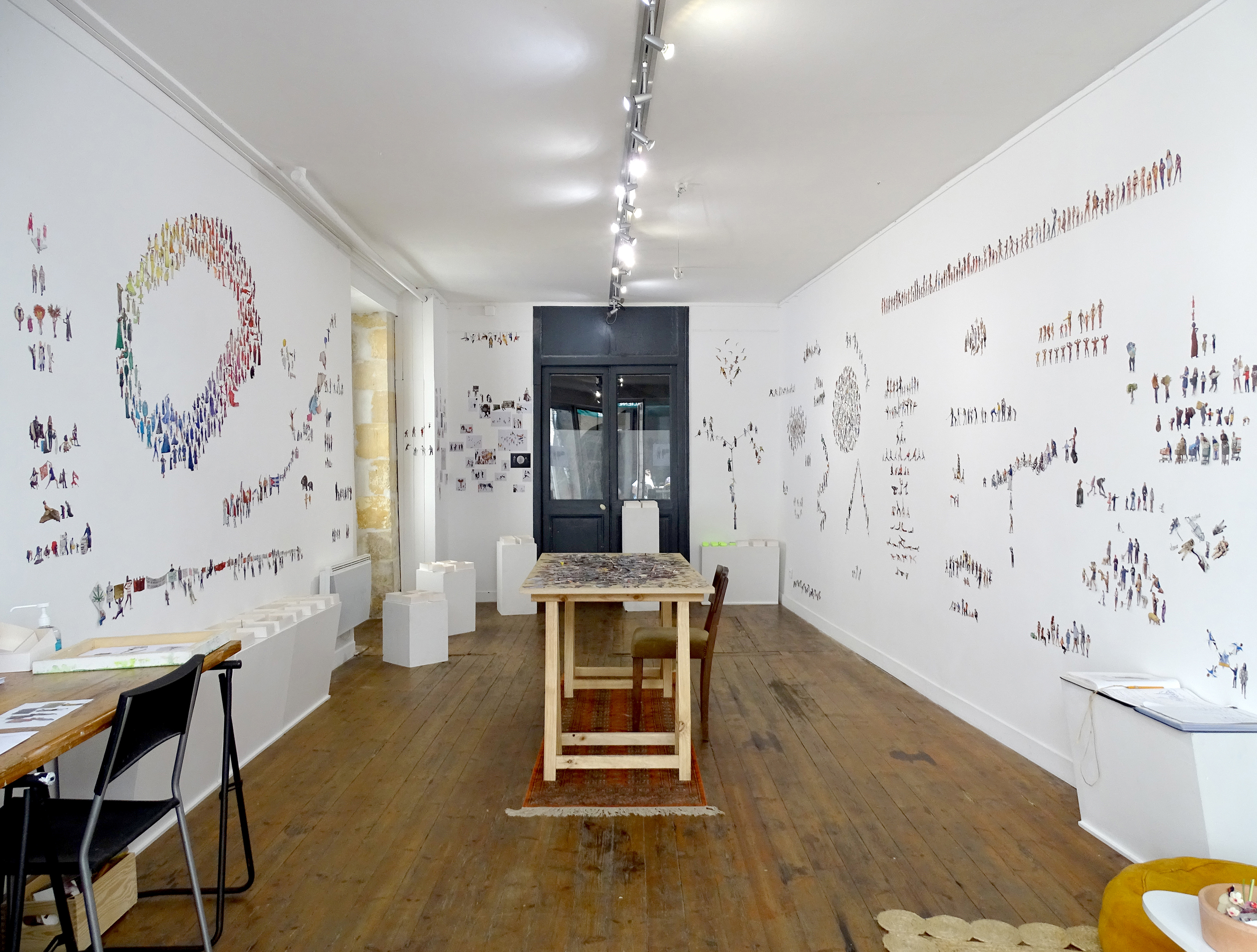 Inventaire n°2 (détail), 2022, papier épinglé au mur Exposition En inventaire, Atelier Bletterie, La Rochelle ©Alexia Atmouni