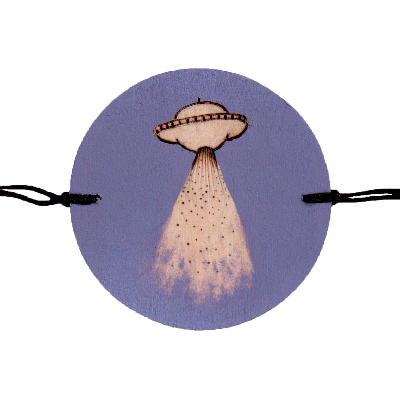 UFO, 2019, Peinture acrylique et pyrogravure sur bois, Ø8,5cm © Alexia Atmouni