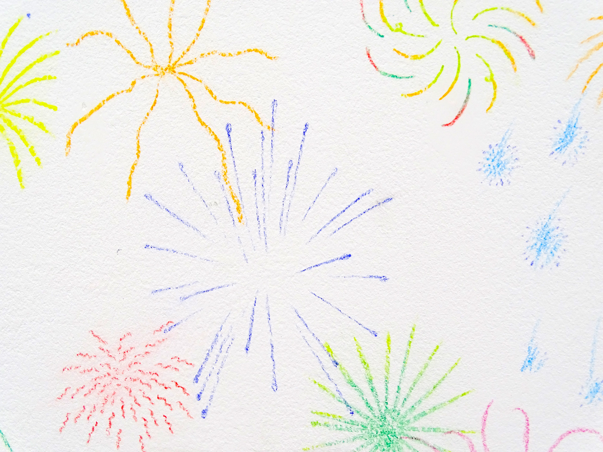 Alexia Atmouni, Faire parler la poudre (dessin mural participatif et évolutif), 2022 Crayon, pastel, papier, dimensions aléatoires. Exposition Recto/Verso, Atelier Bletterie, La Rochelle © Alexia Atmouni