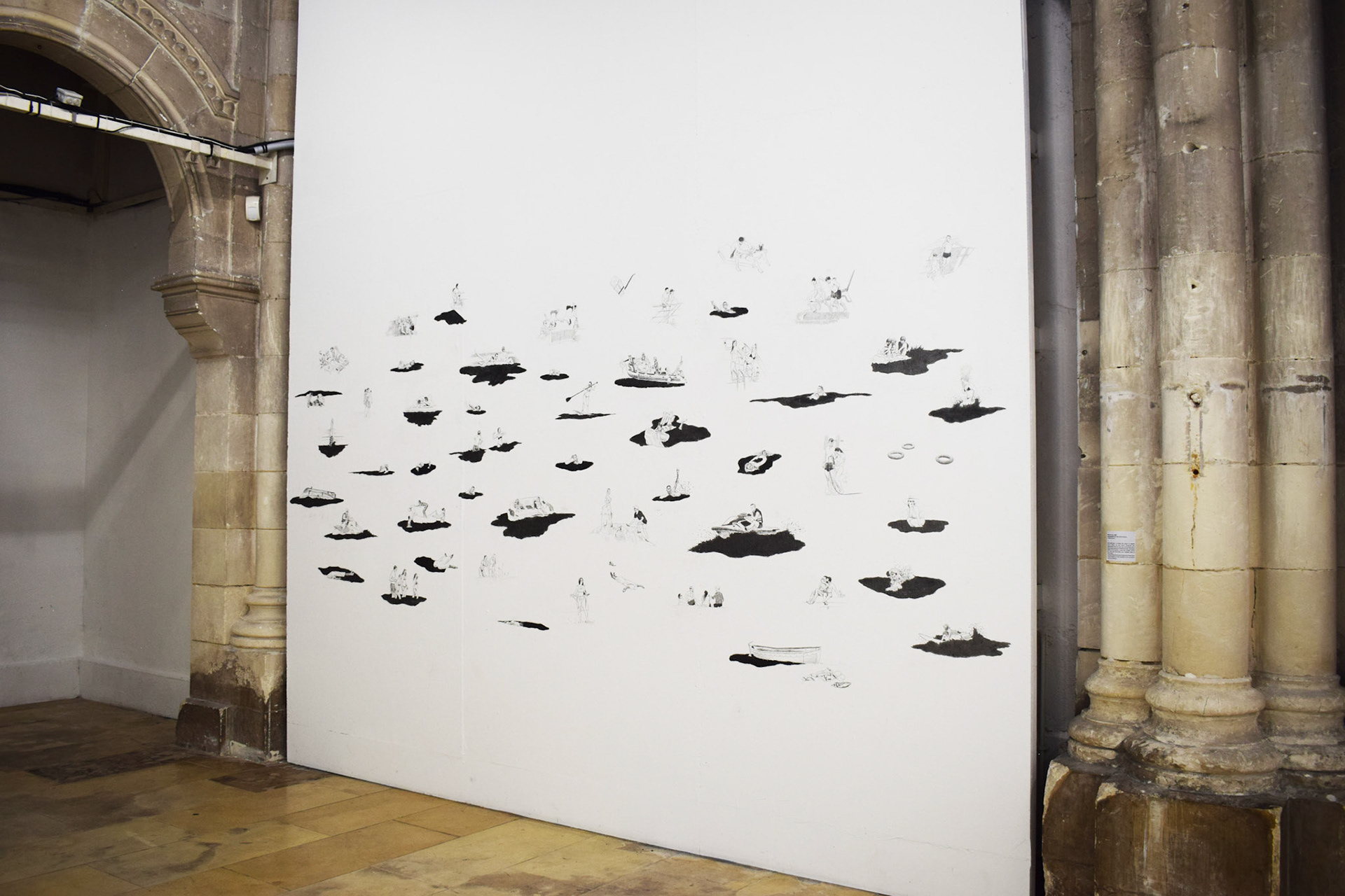 Alexia Atmouni, Balade en mer, 2020 Crayon graphite sur mur,  3,76 x 3,14 m - Chapelle des Dames Blanches de La Rochelle -   © Alexia Atmouni