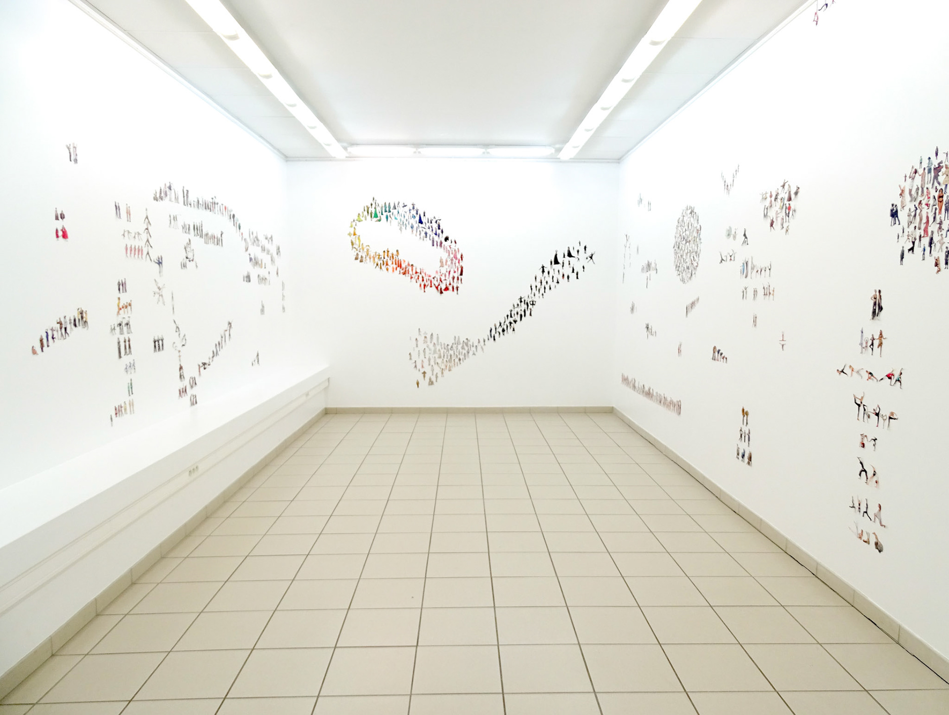 Inventaire #1, 2021, papier épinglé - Exposition personnelle "Fermé pour cause d'inventaire", Espace d'arts du lycée R.-J. Valin, La Rochelle © Alexia Atmouni
