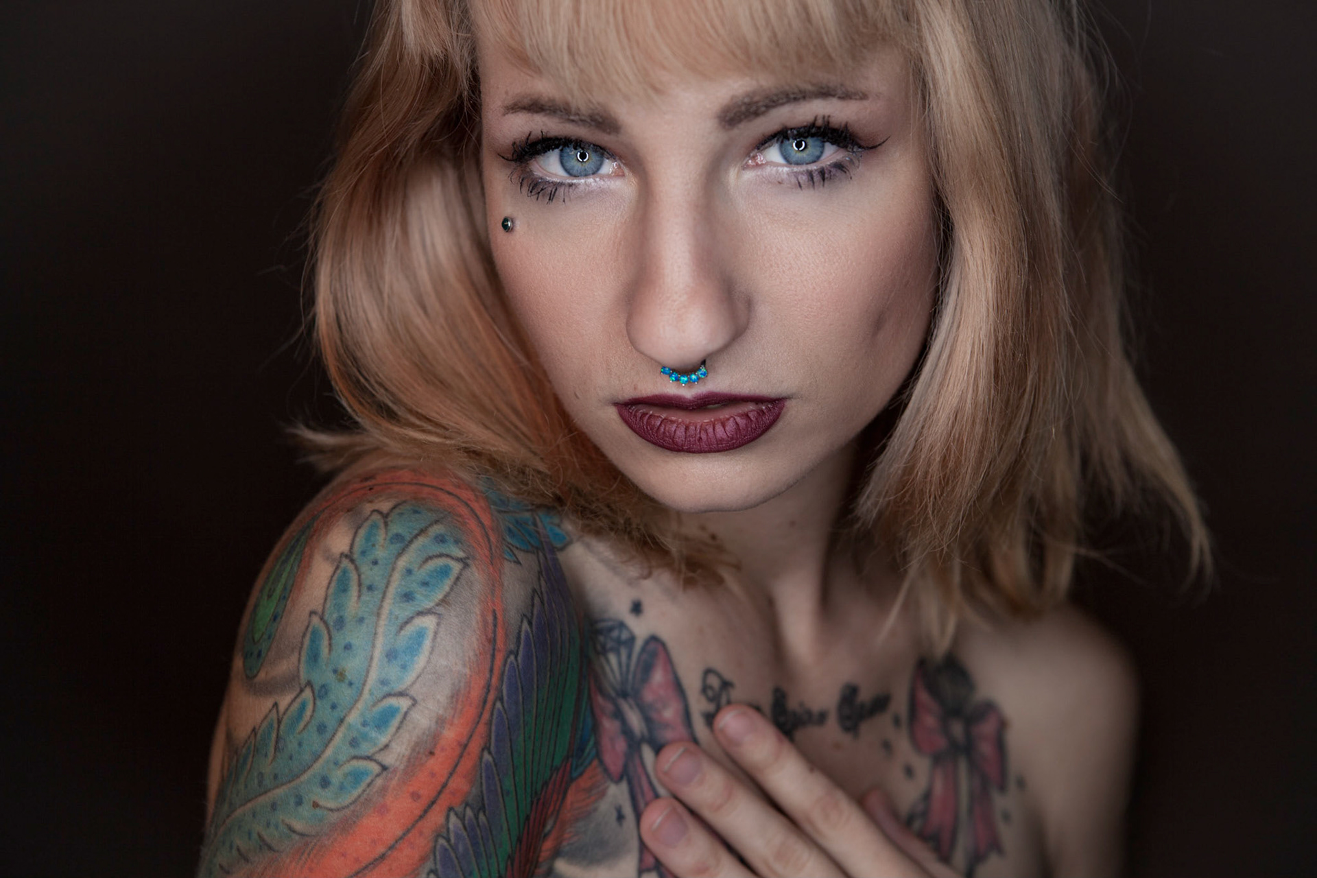 Portrai of Tatjana and her tattoos