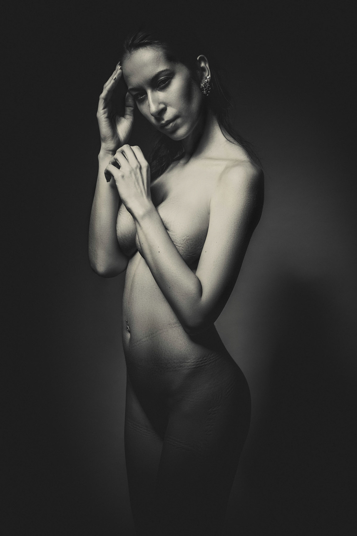 When rope touches skin, it does leave lines.