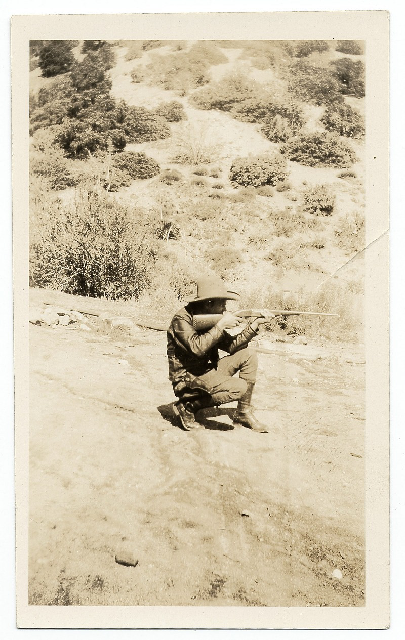 Jackson Pollock hunting, ca. 1927. Photographer unknown. Jackson Pollock and Lee Krasner papers, circa 1914–1984. Archives of American Art, Smithsonian Institution. https://www.si.edu/object/jackson-pollock-hunting%3AAAADCD_item_3862, accessed on 3 October 2022.