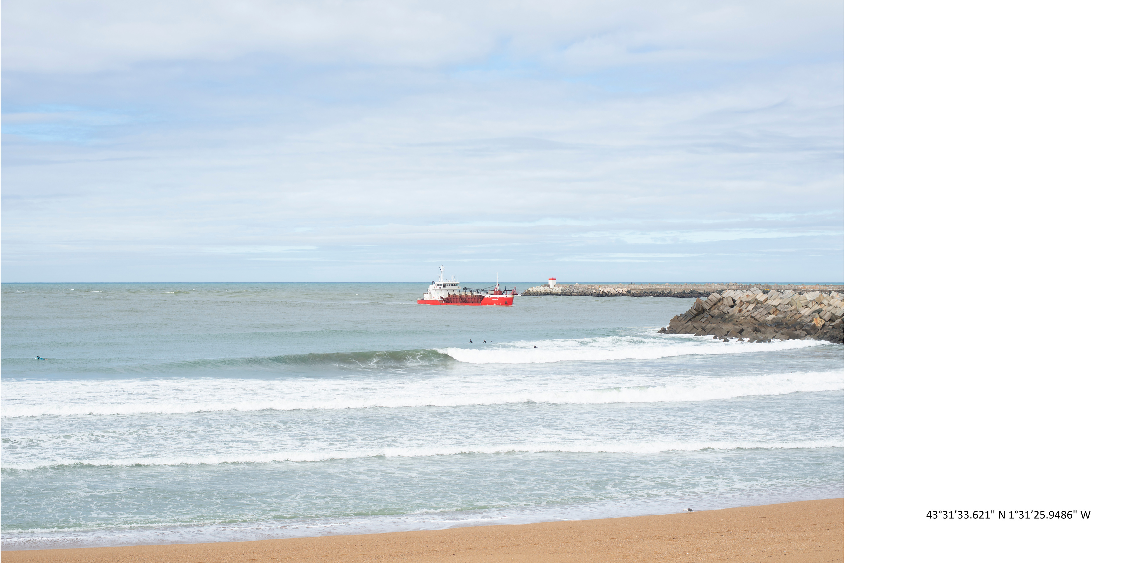 Lieu de prise de vues : Anglet, plage de La barre - Date : 1/10/2022 - Note : le temps est bon, les nuages reviennent, vent convenable.