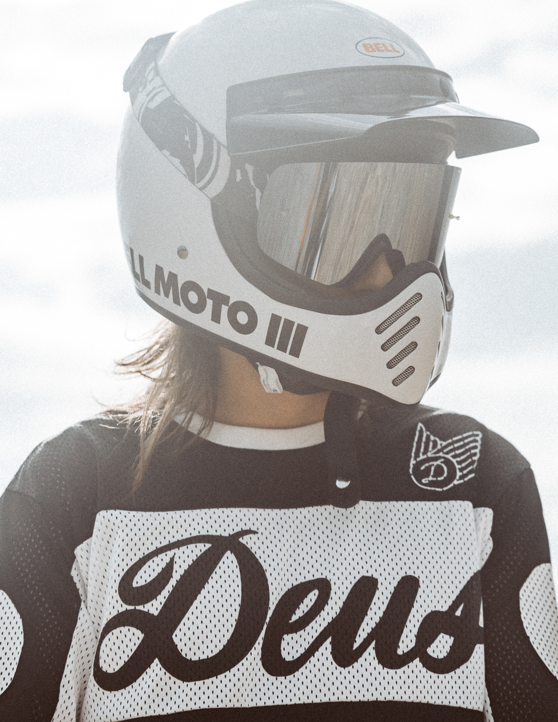 shoei 1400 rf Shoei - RF-1400 Knee Down Helmet
