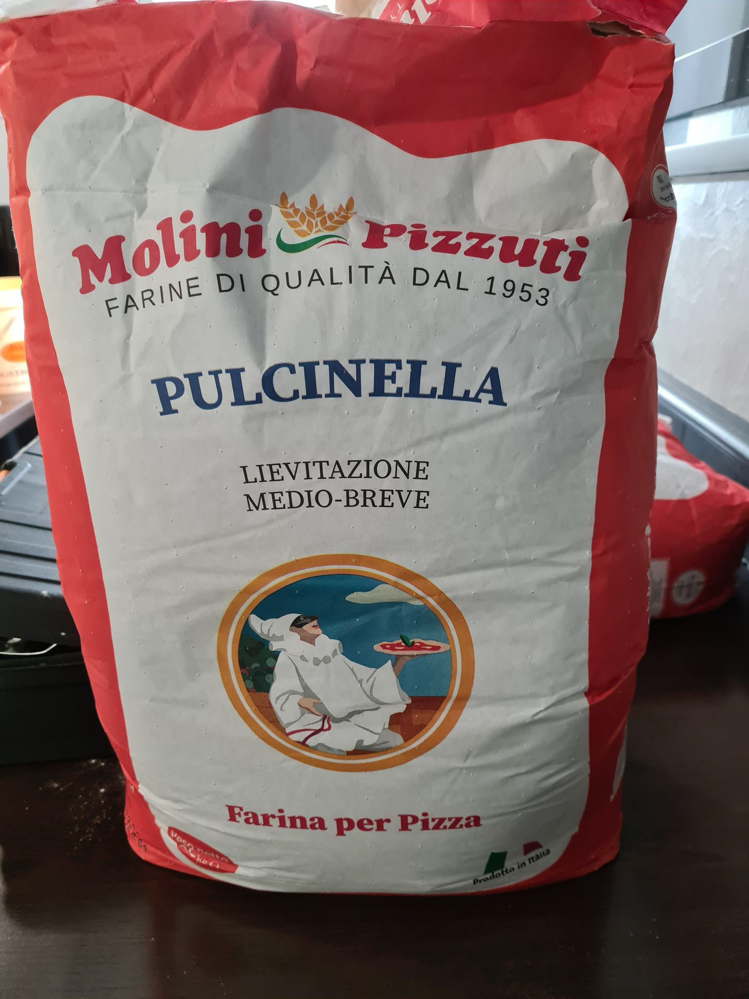 Nous travaillons au maximum les produits italiens pour les pizzas