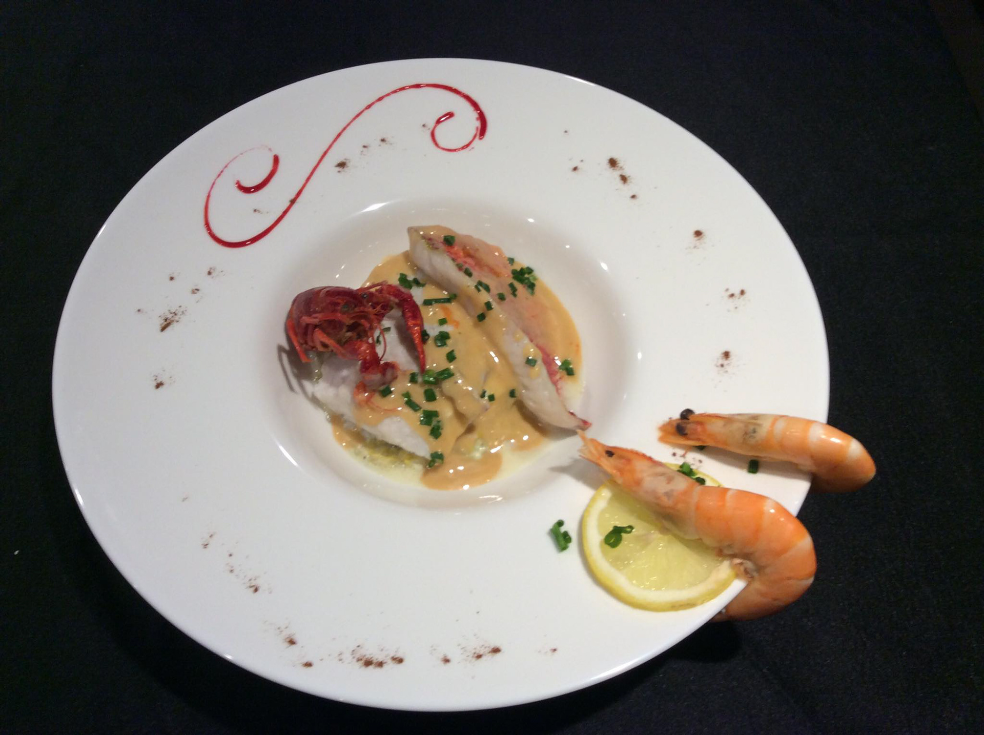 Trio de poisson avec sa sauce mousseline et ses crevettes (menu à 12,00€).