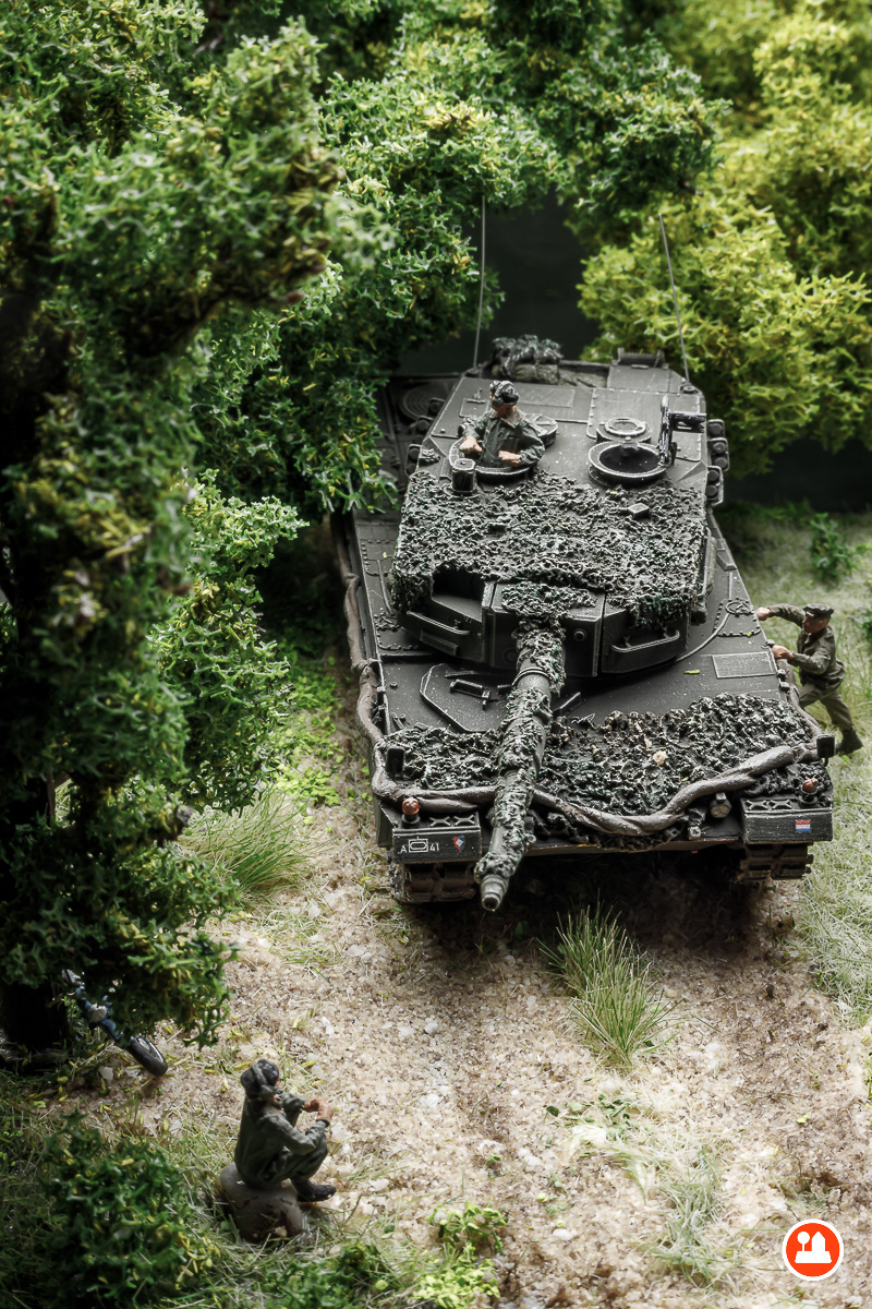 Militaire Actie Leopard 2A4 NL - Artitec 387269 en 6870112