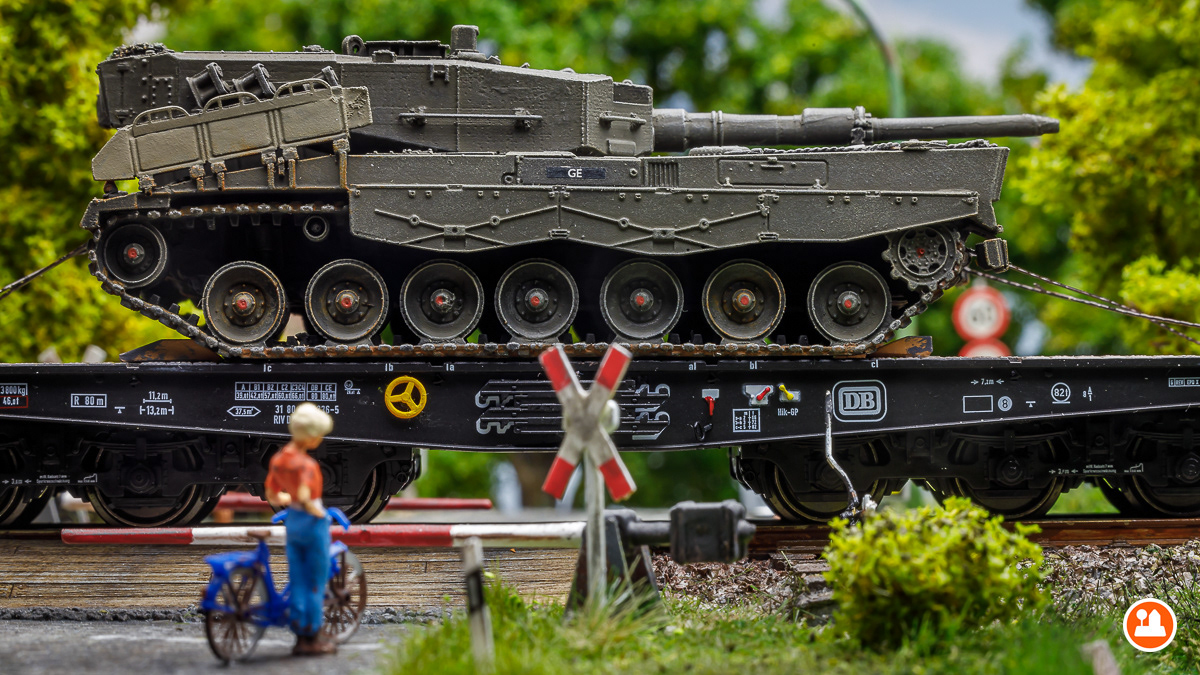 Militaire Tankverlading & Transport - Artitec 20.323.07, 387.300, 6870111, 6870148, 6870393 en Roco 66046