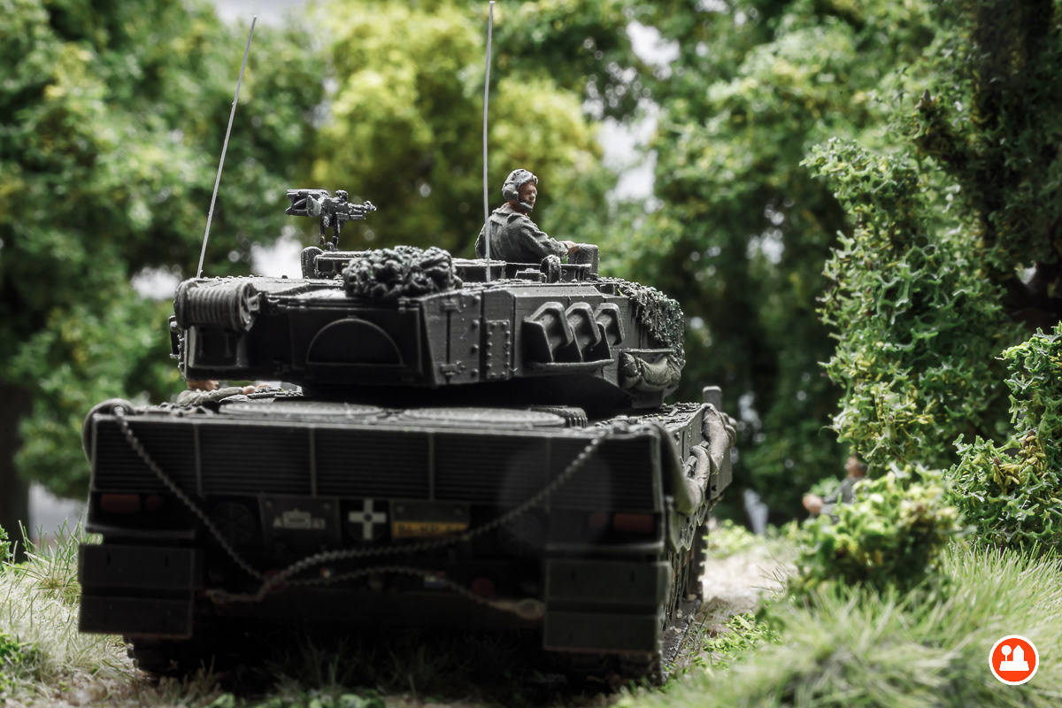 Militaire Actie Leopard 2A4 NL - Artitec 387269 en 6870112