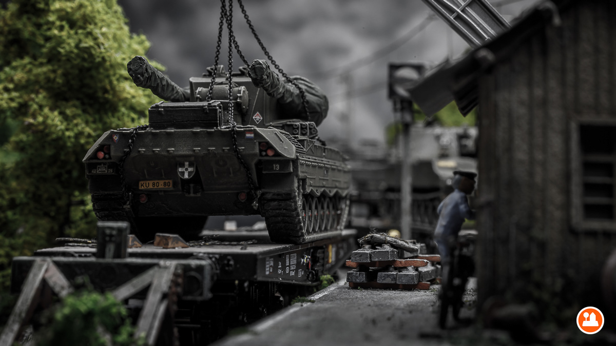 Militaire Tankverlading & Transport - Artitec 20.323.07, 387.300, 6870111, 6870148, 6870393 en Roco 66046