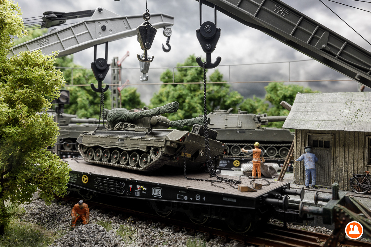 Militaire Tankverlading & Transport - Artitec 20.323.07, 387.300, 6870111, 6870148, 6870393 en Roco 66046