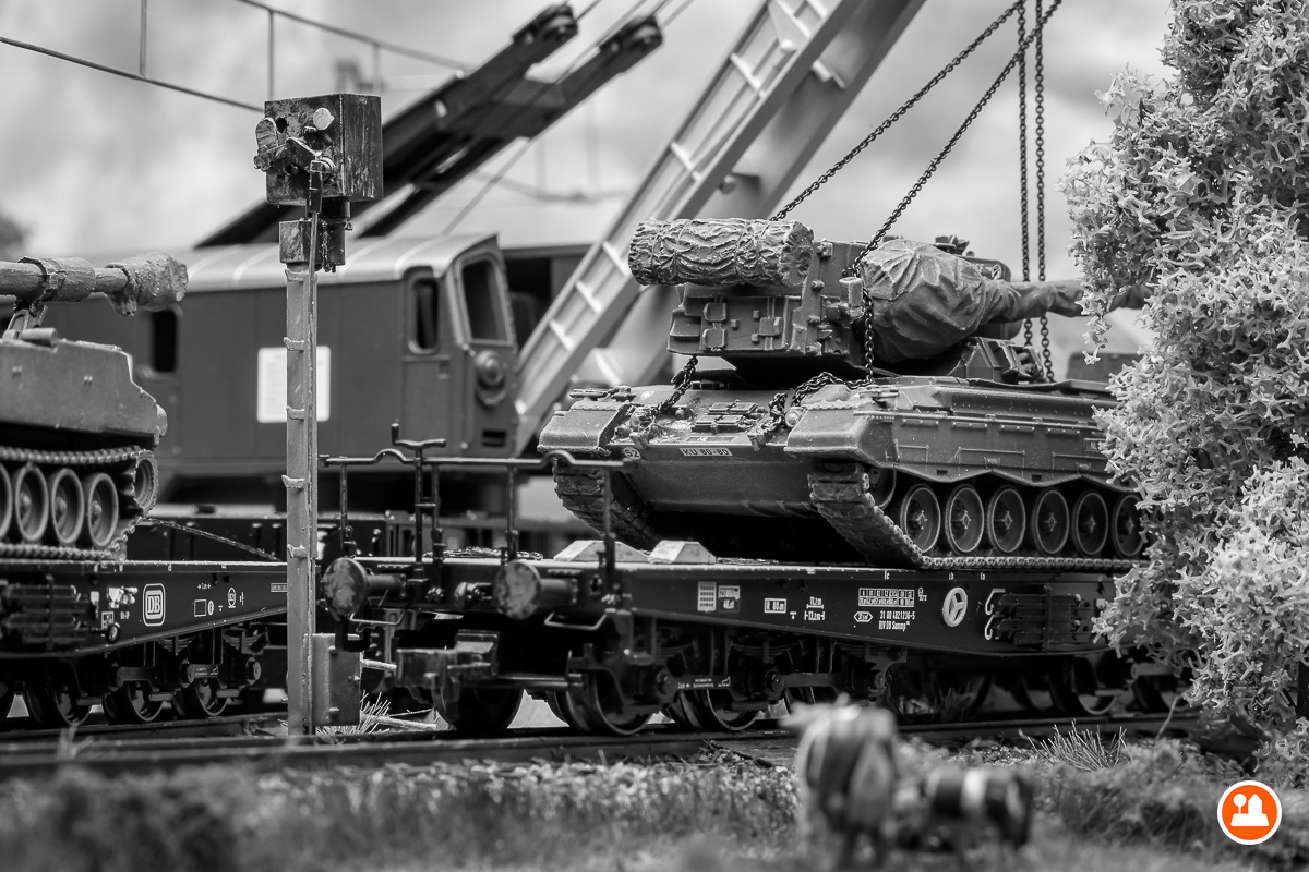 Militaire Tankverlading & Transport - Artitec 20.323.07, 387.300, 6870111, 6870148, 6870393 en Roco 66046