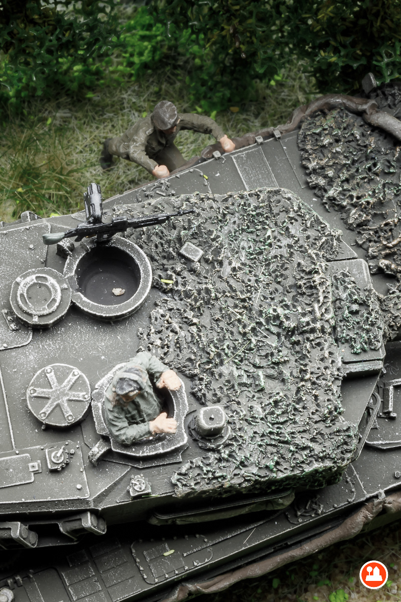 Militaire Actie Leopard 2A4 NL - Artitec 387269 en 6870112