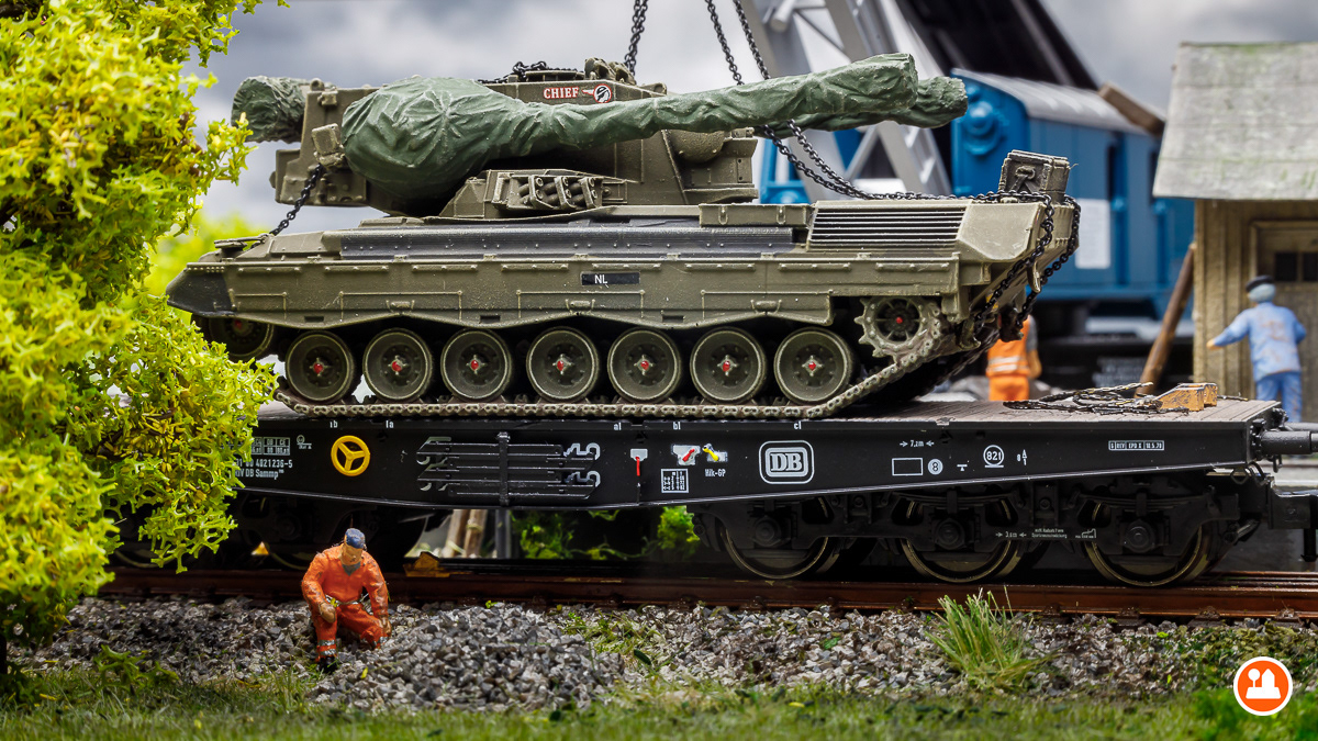 Militaire Tankverlading & Transport - Artitec 20.323.07, 387.300, 6870111, 6870148, 6870393 en Roco 66046