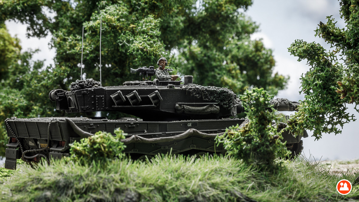 Militaire Actie Leopard 2A4 NL - Artitec 387269 en 6870112