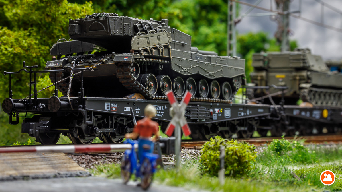 Militaire Tankverlading & Transport - Artitec 20.323.07, 387.300, 6870111, 6870148, 6870393 en Roco 66046