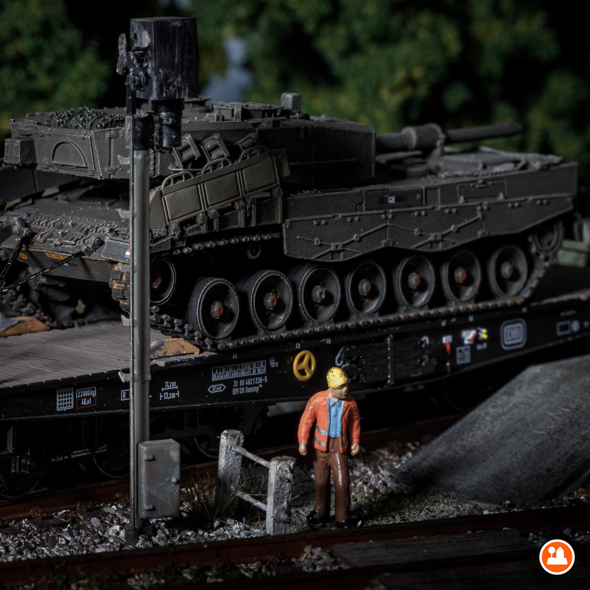 Militaire Tankverlading & Transport - Artitec 20.323.07, 387.300, 6870111, 6870148, 6870393 en Roco 66046