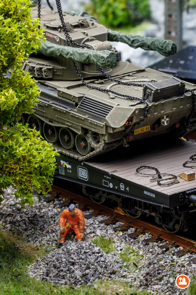 Militaire Tankverlading & Transport - Artitec 20.323.07, 387.300, 6870111, 6870148, 6870393 en Roco 66046