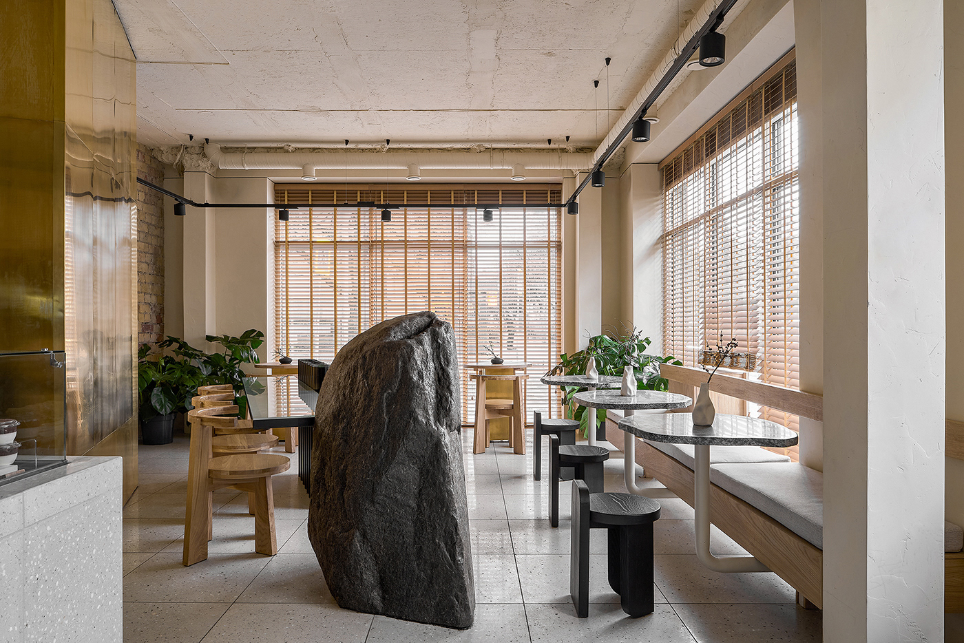 How to photograph small spaces