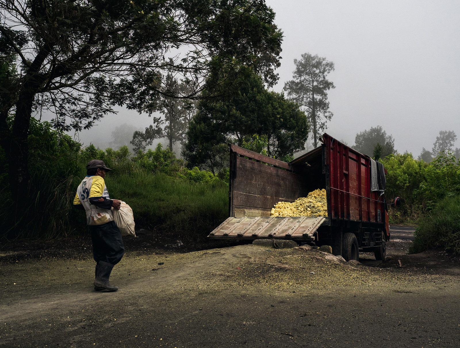 Sulfur mining, Volcano Ijen, Java, Indonesia
