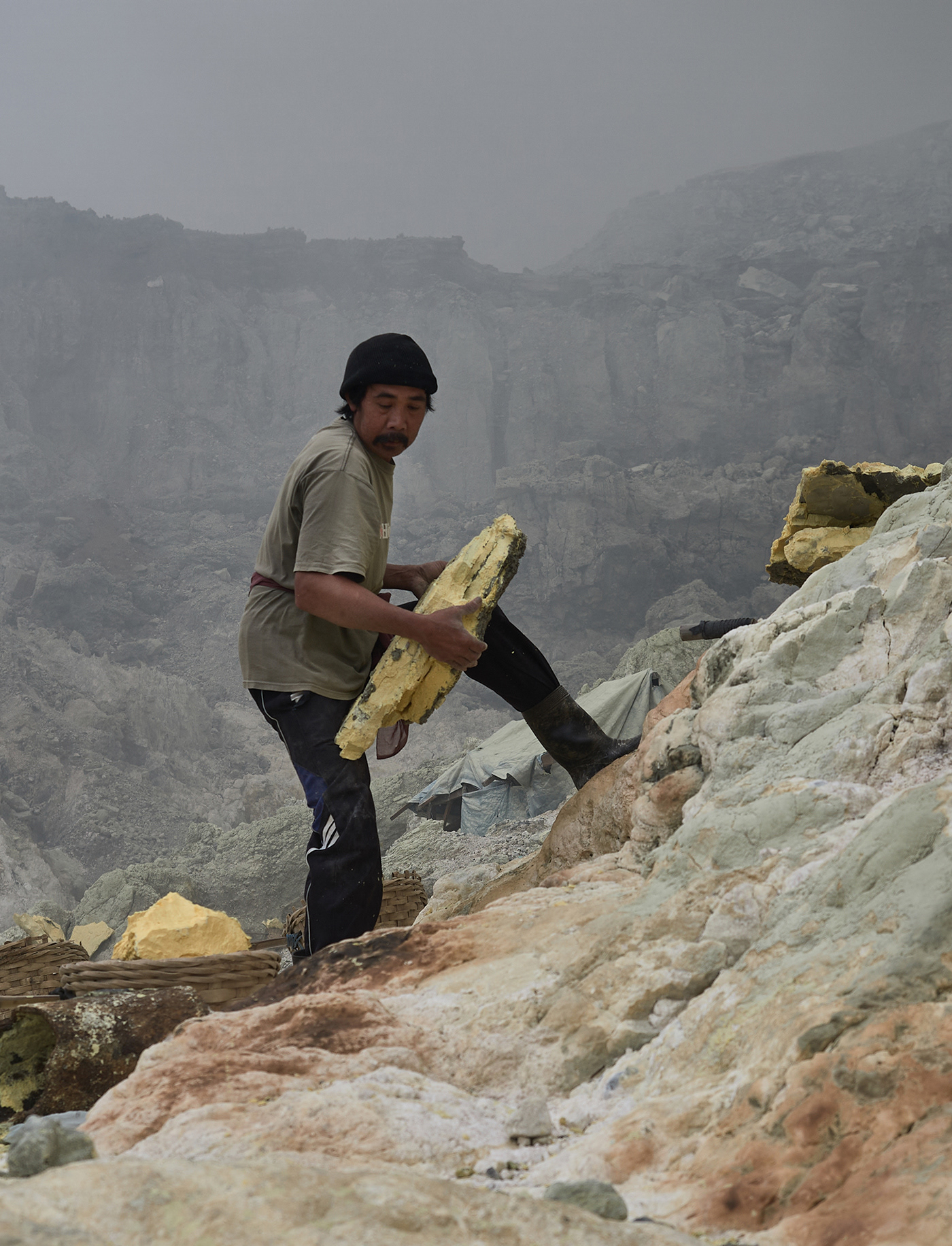 Sulfur mining, Volcano Ijen, Java, Indonesia