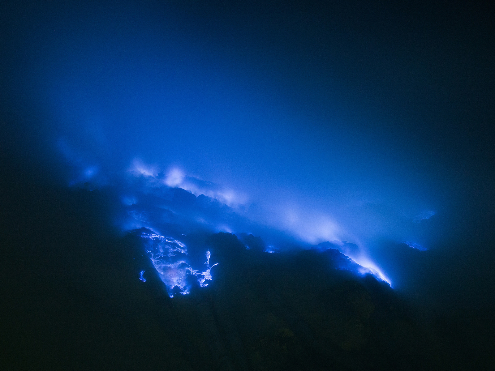 Sulfur mining, Volcano Ijen, Java, Indonesia, Blue fire Ijen