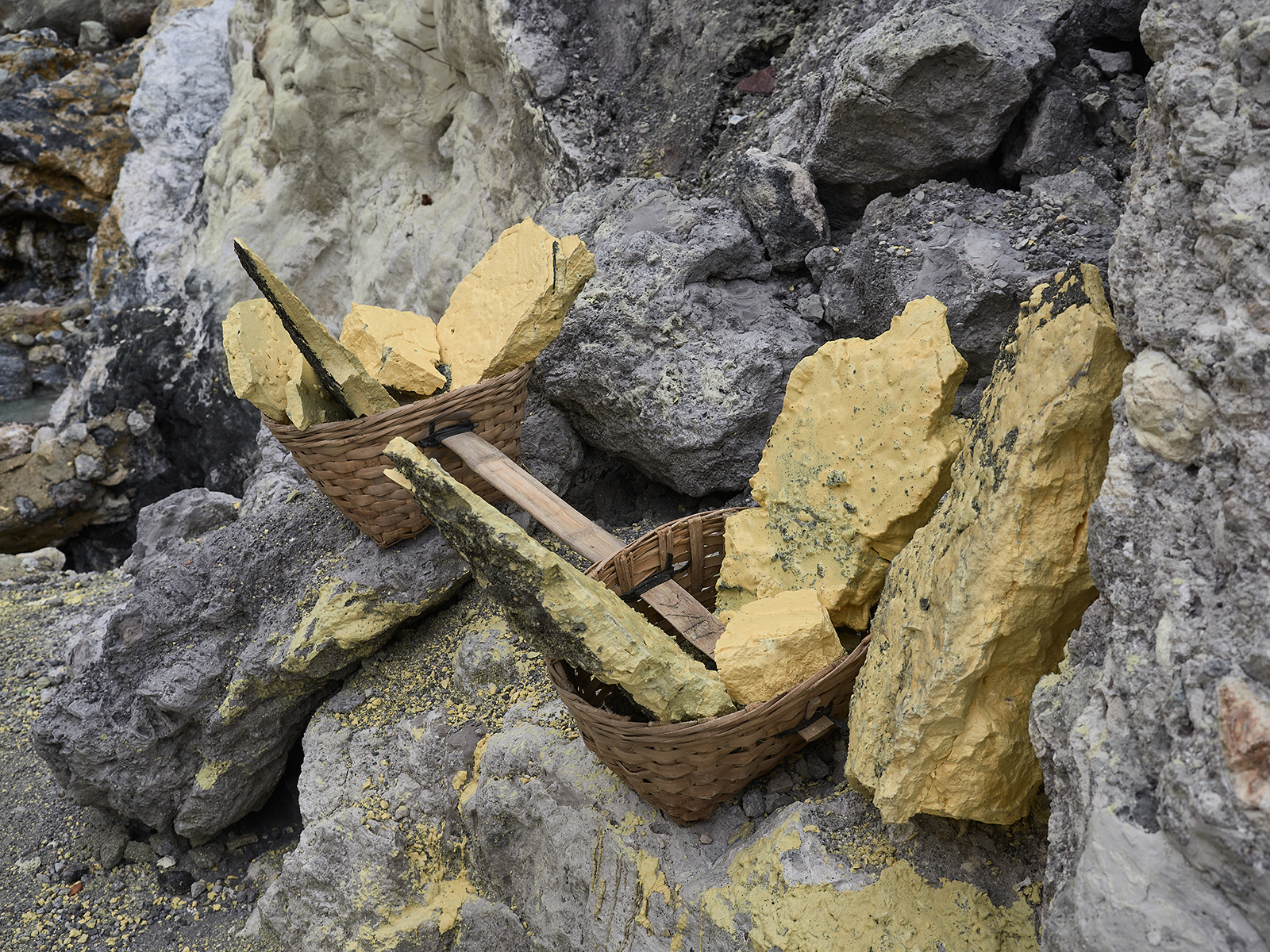 Sulfur mining, Volcano Ijen, Java, Indonesia