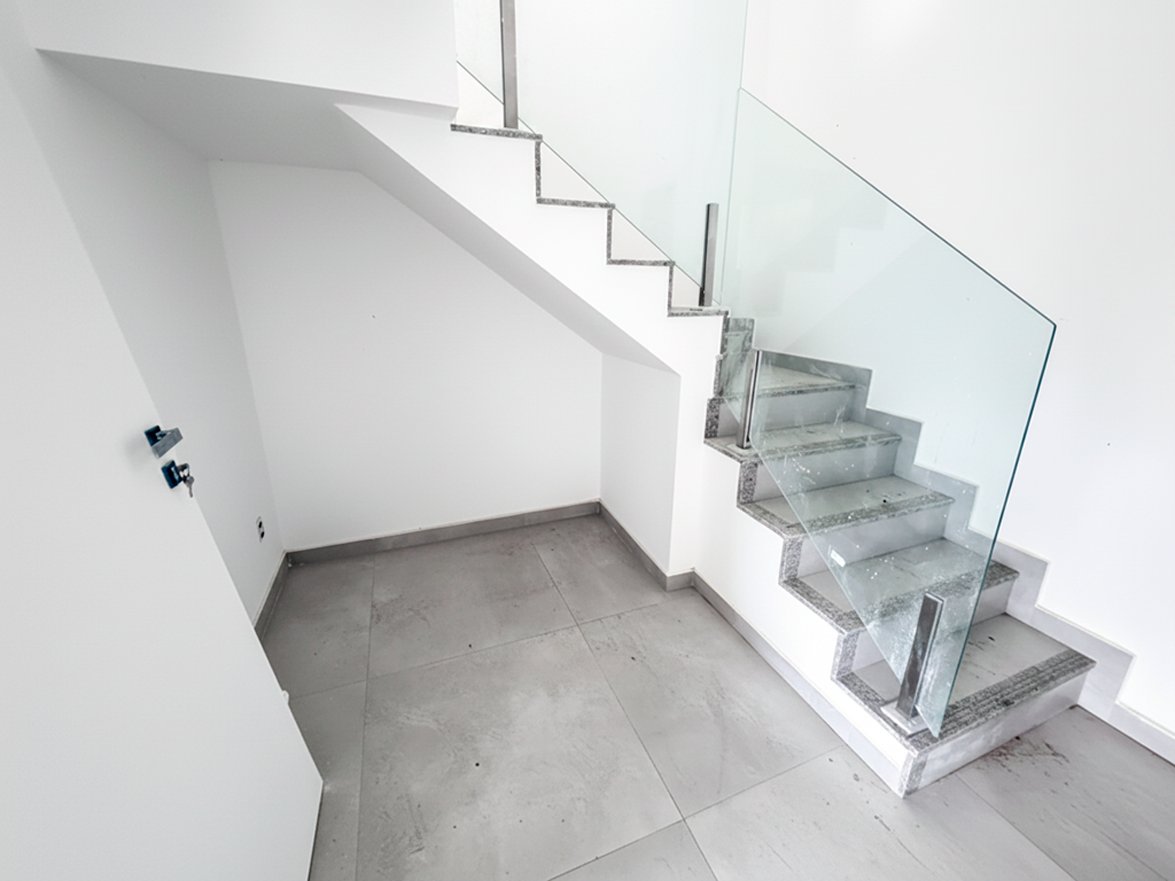 Escada - espaço preparado para receber elevador