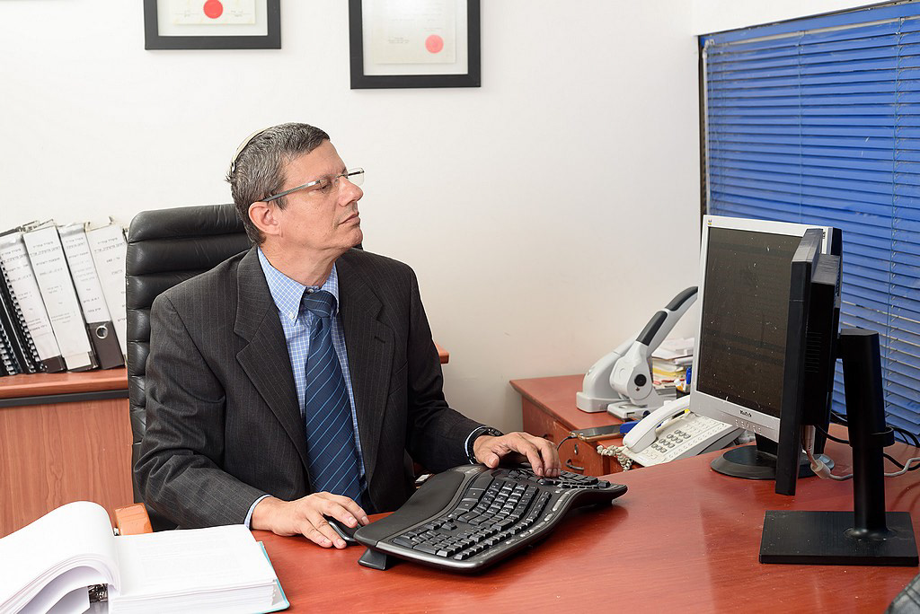 Reuven Muskin - Attorney & Notary