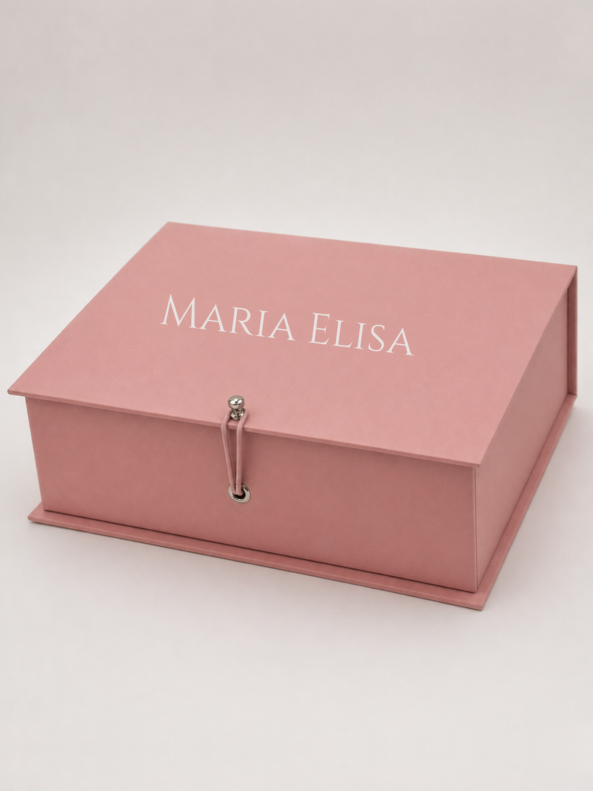 Caixa Cartonada – Tamanho M (8,5 x 18,9 x 23,5 cm) | R$ 80,00 à vista ou R$ 87,00 no cartão (3x de R$ 29,00)