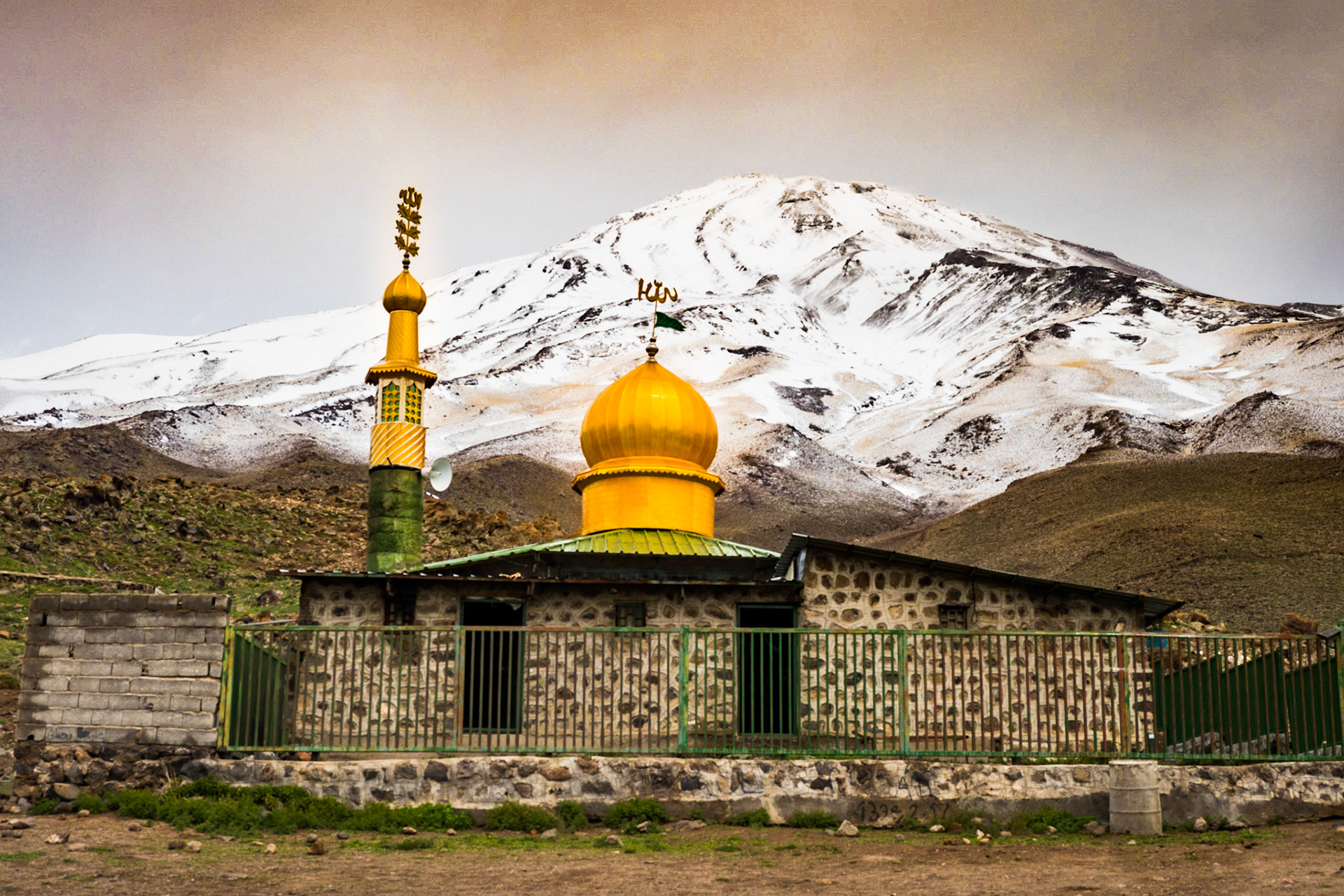 Moschee am Damavand Vulkan