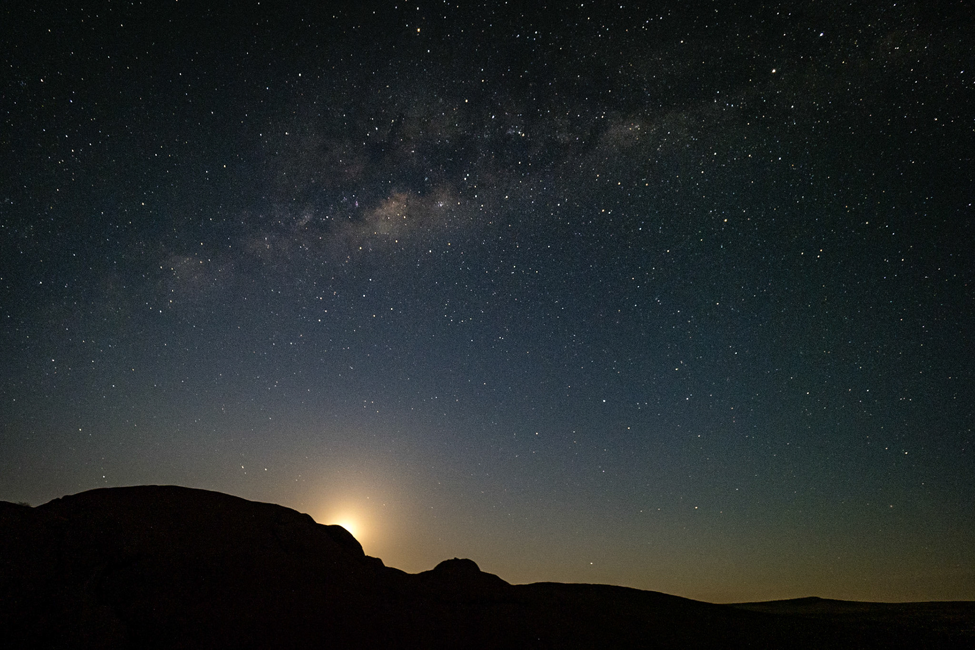 Mondaufgang mit Milchstrasse