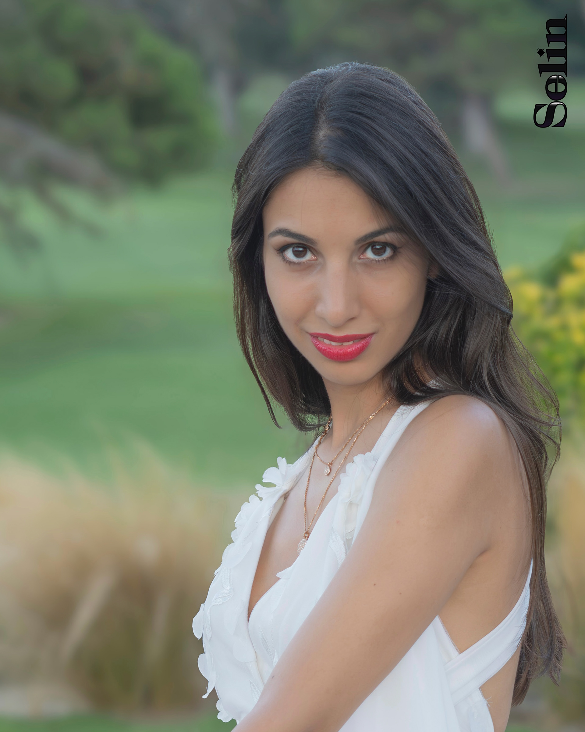 Model Oksana Pavlova in Seline Magazine