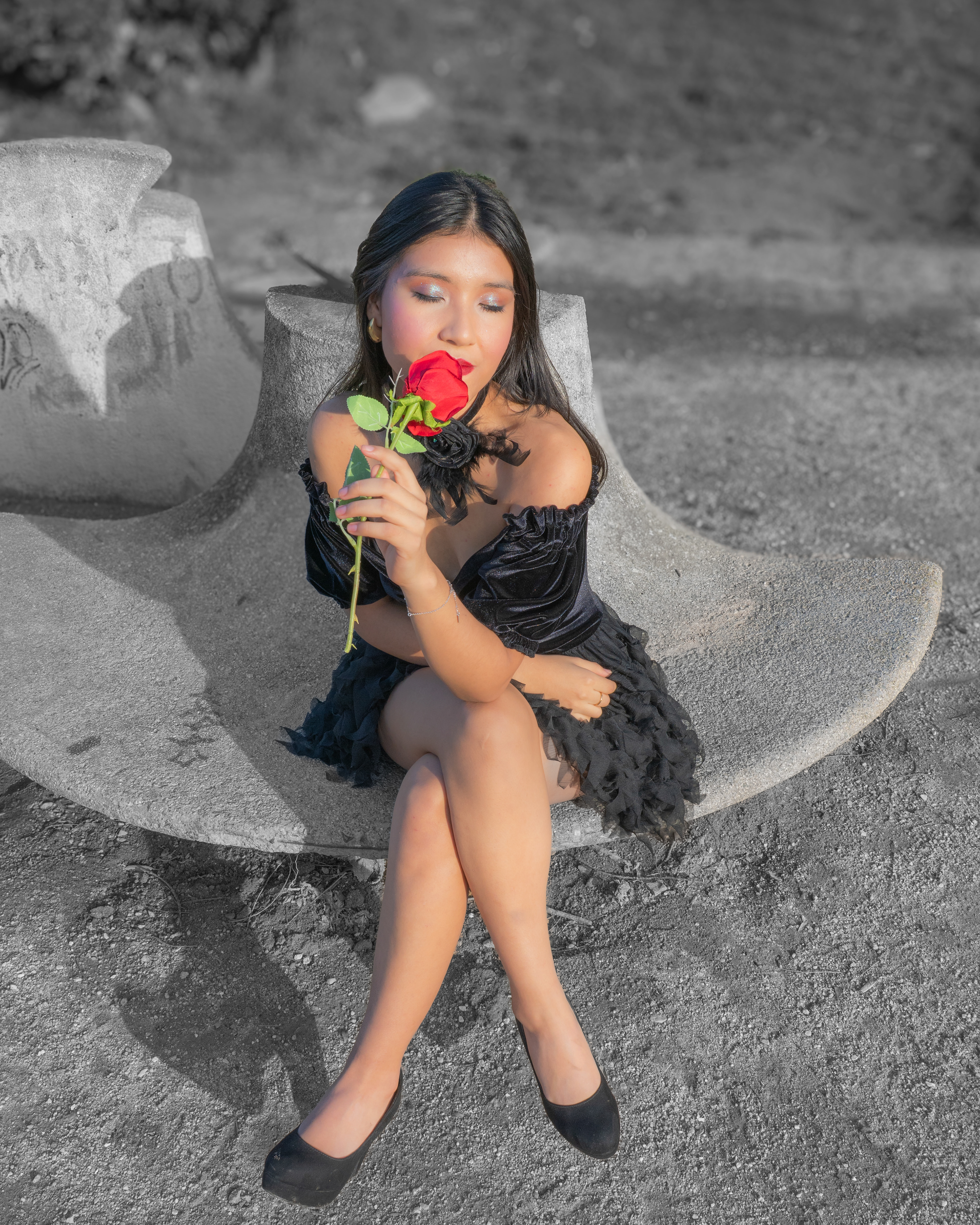 Model Ariadna Torrico with red rose