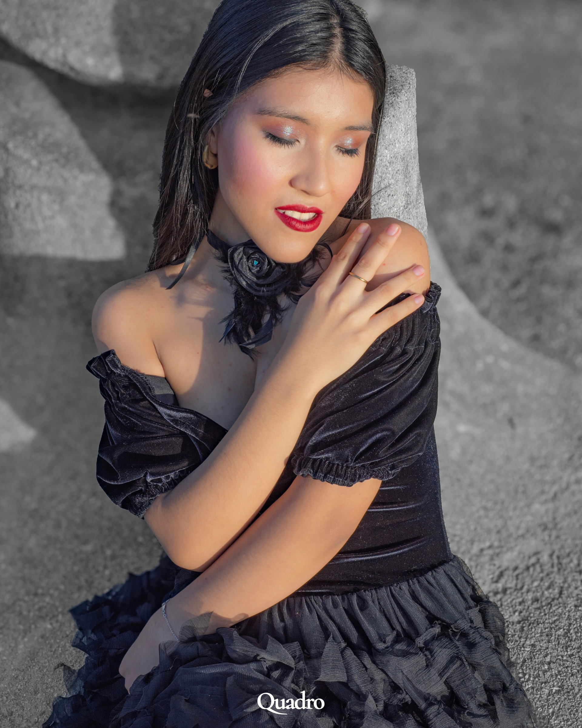 Model Ariadna Torrico Sensual in black