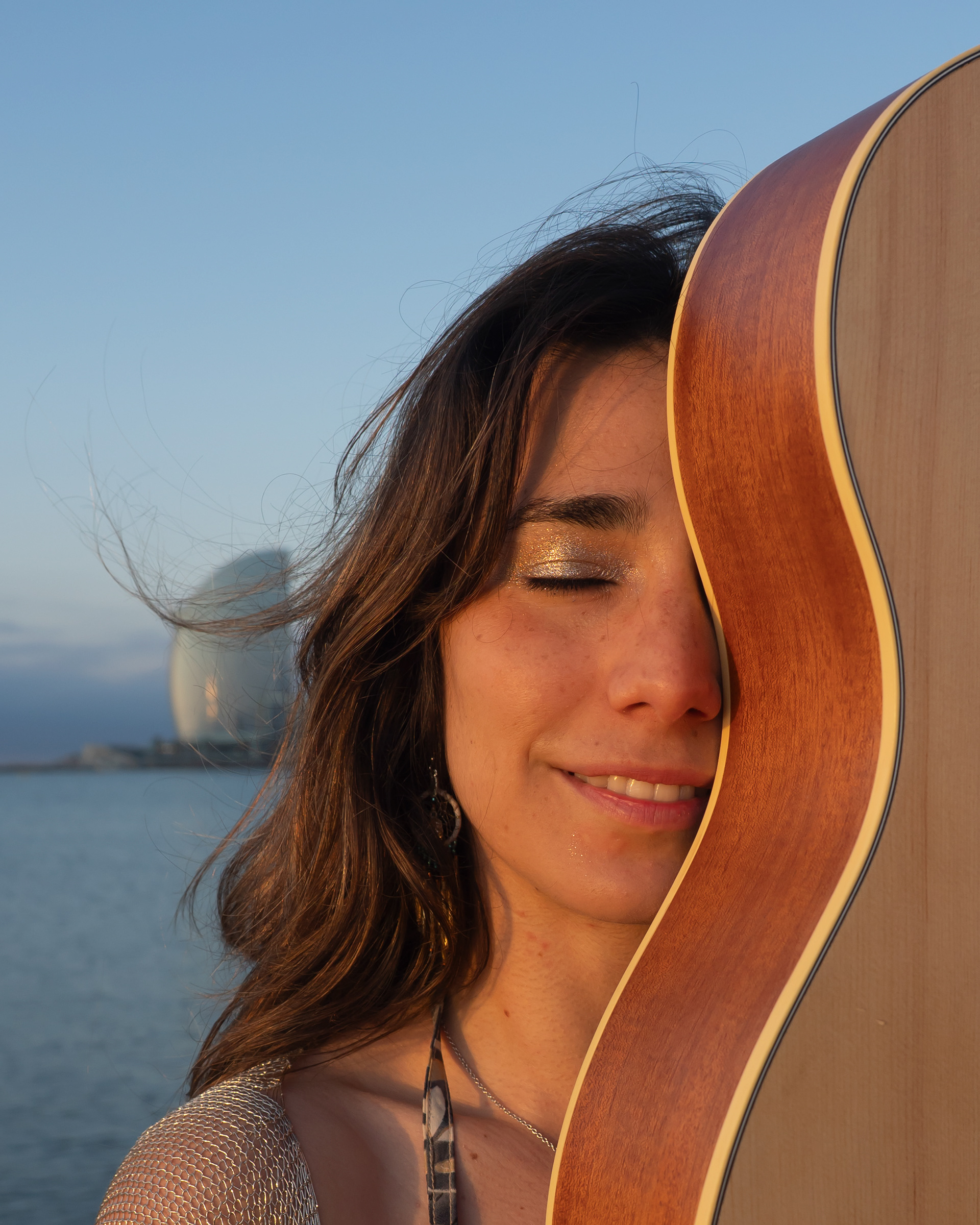Spanish Singer-songwriter  Arual dreaming