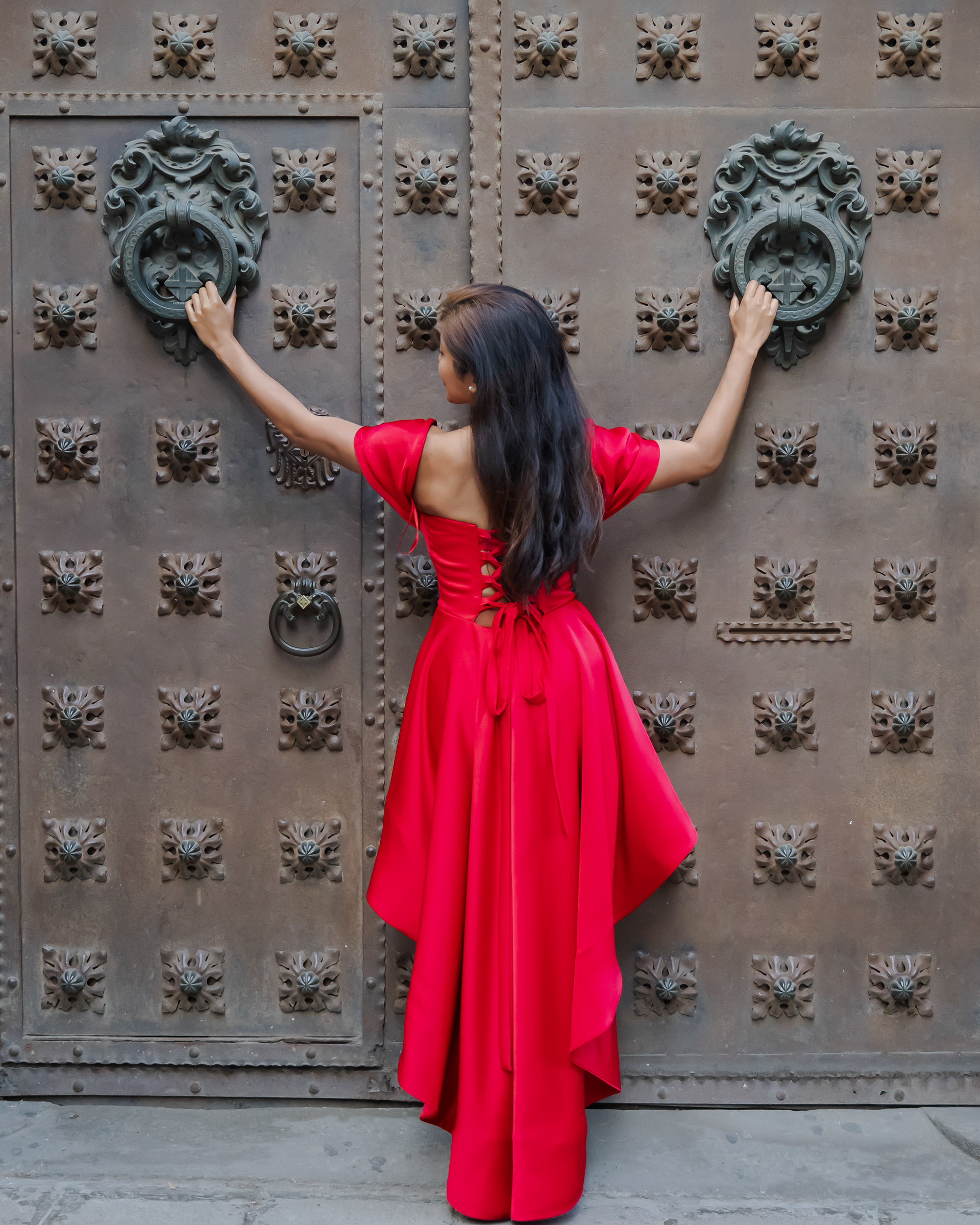 Model Azura Mokhtar in ghotic quarter Barcelona