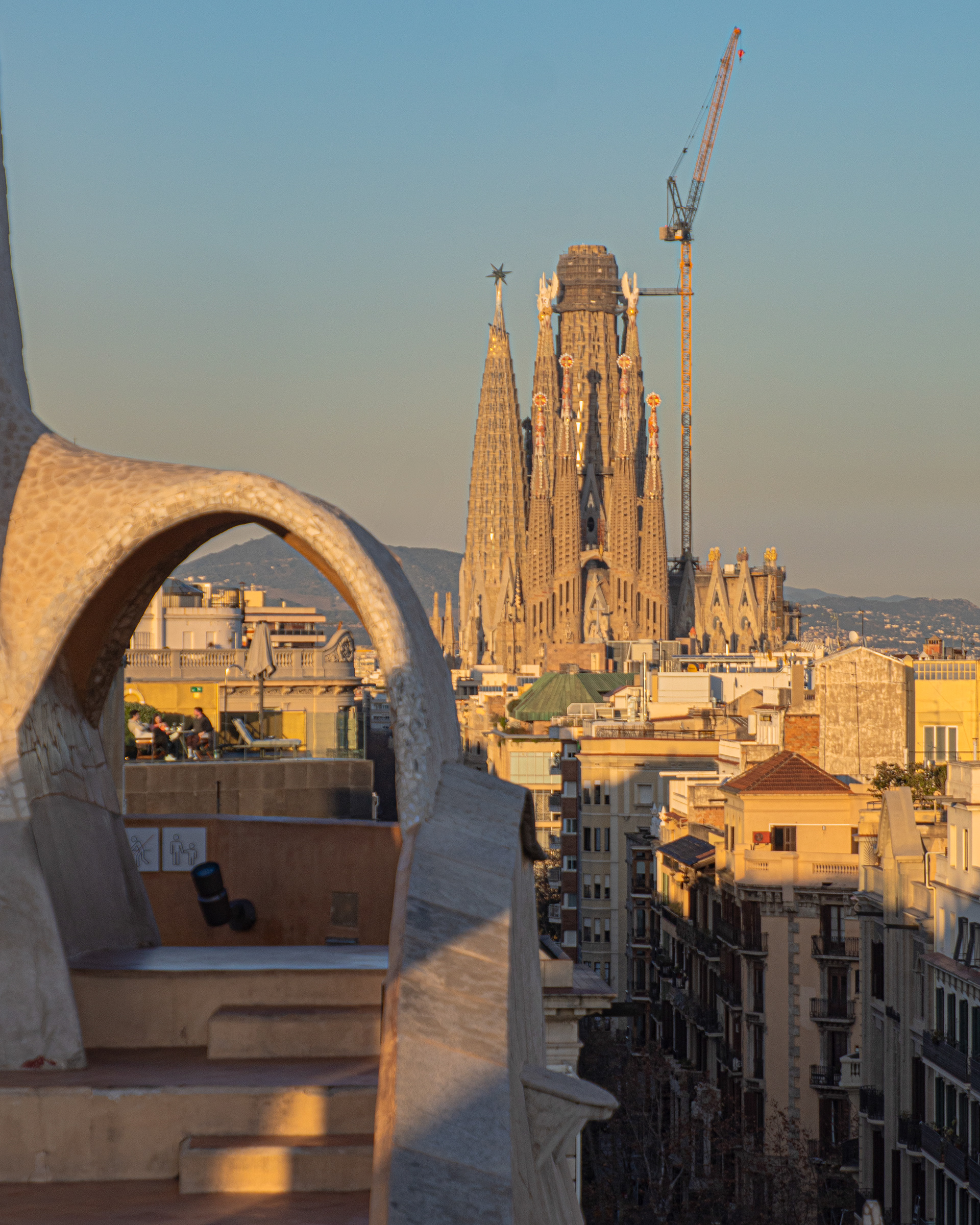 Arco de La Pedrera y la Sagrada Familia al fondo