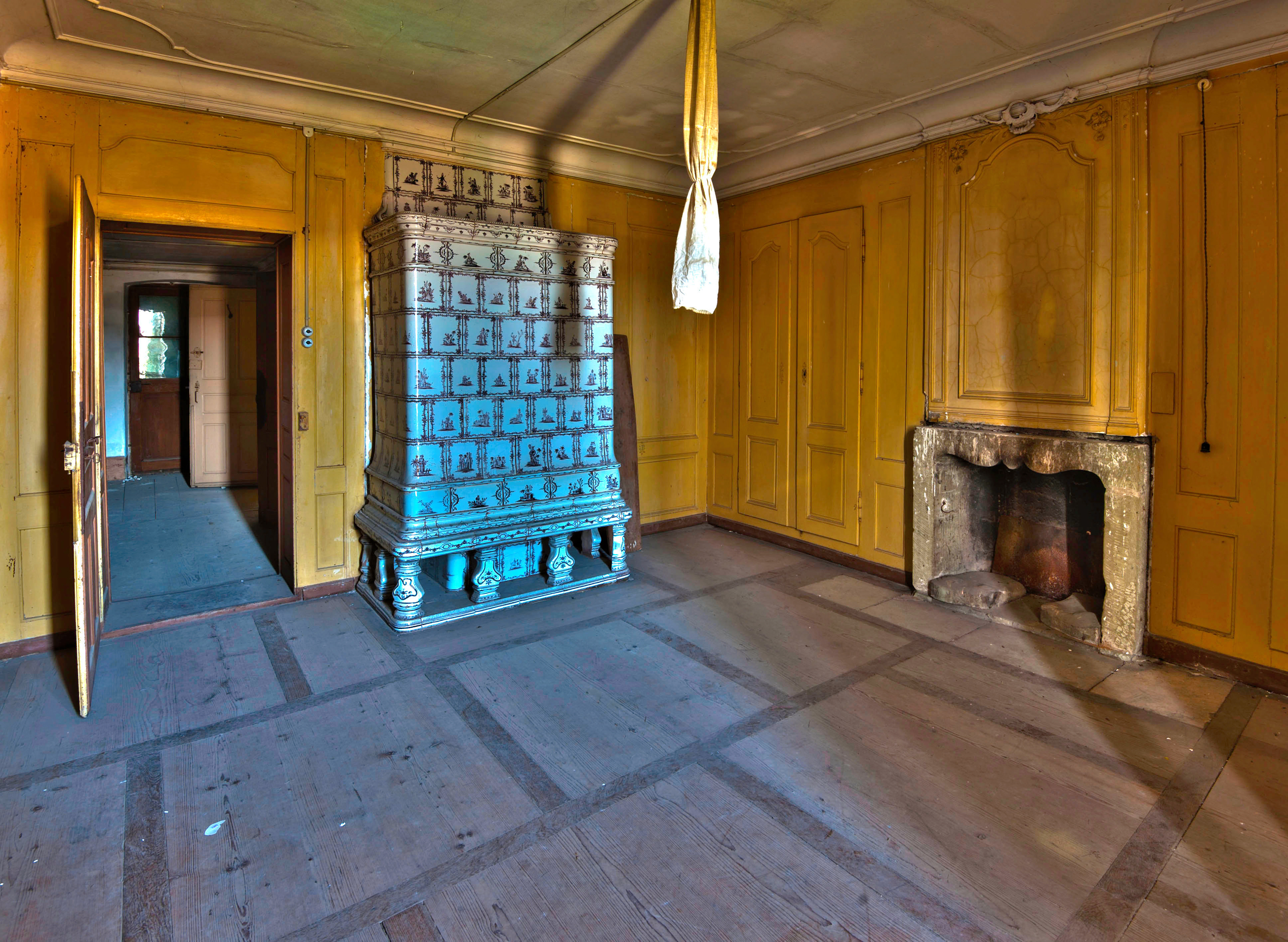 Ferme-château à l'abandon (VD)