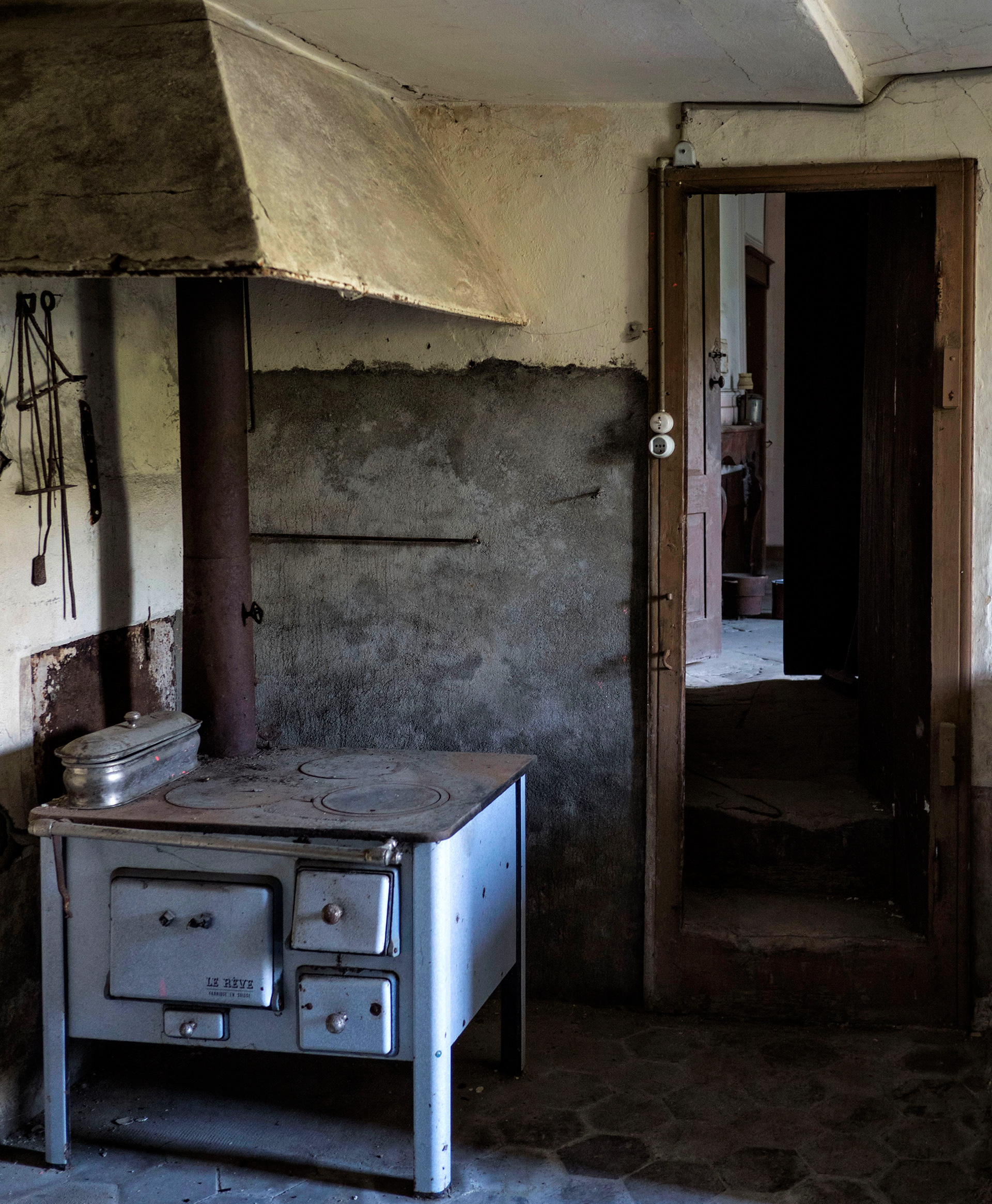 Ferme-château à l'abandon (VD)