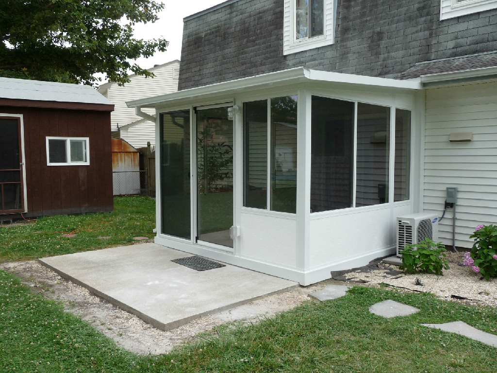 Screen Room with Patio