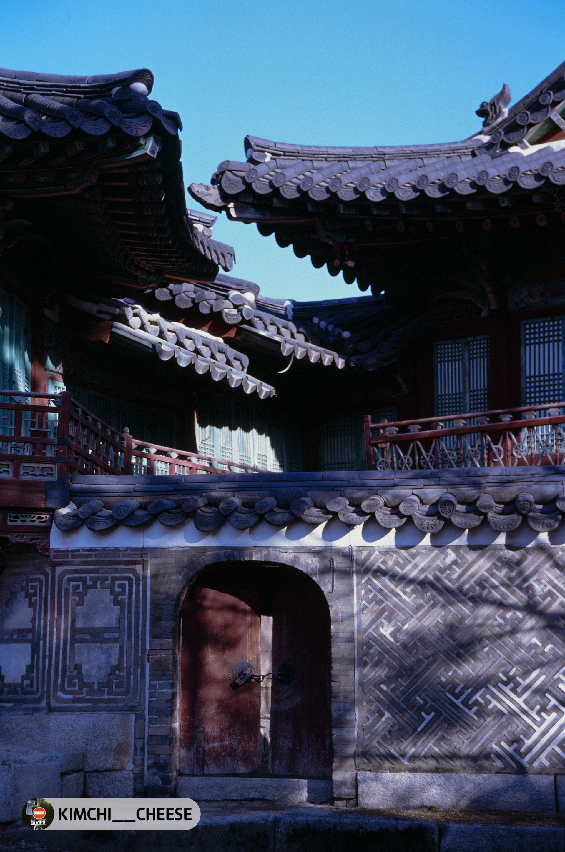 어디로 통하는 문일