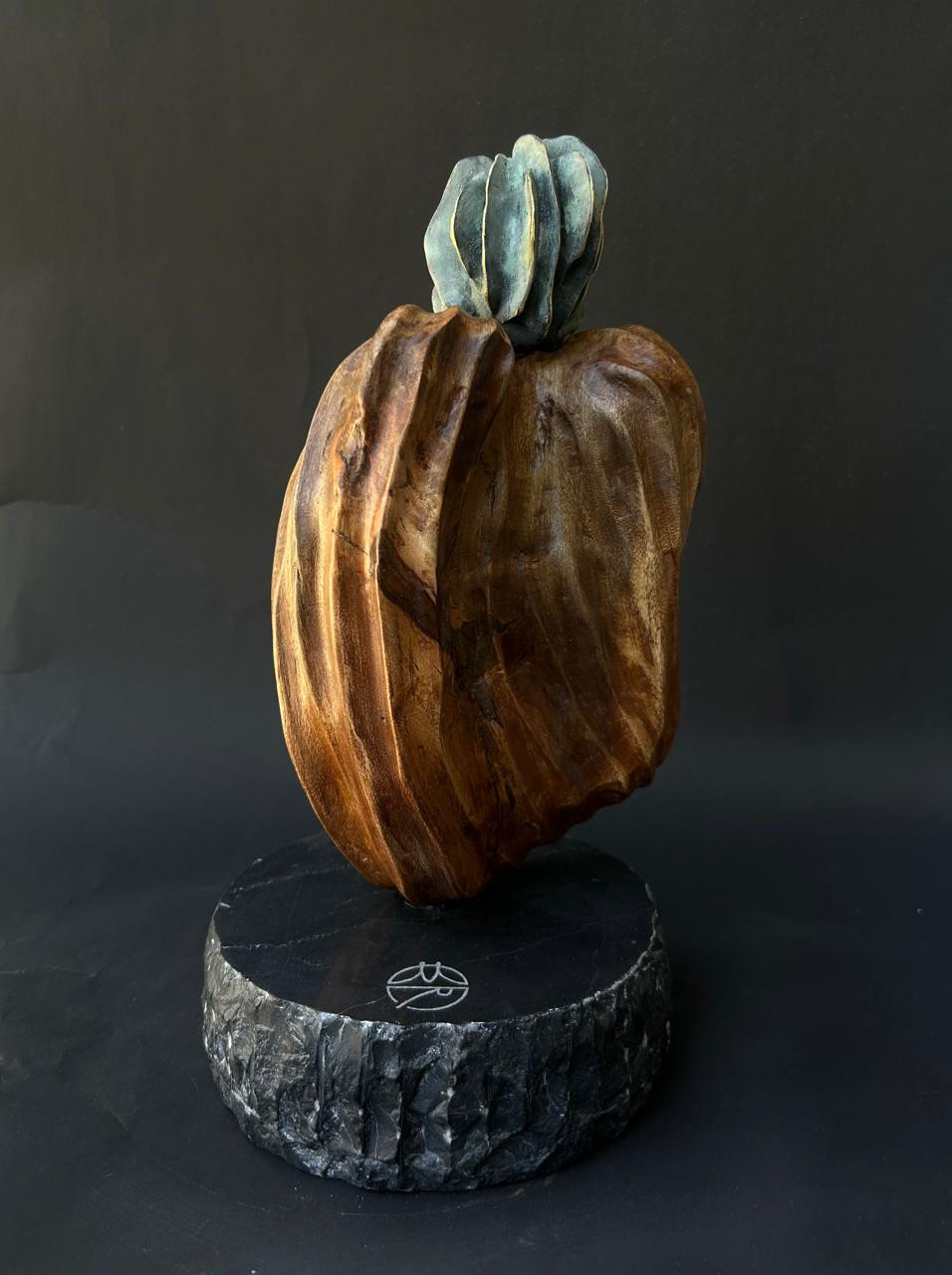 Adaptación I - 46x20x12 cm - Madera/mármol/bronce