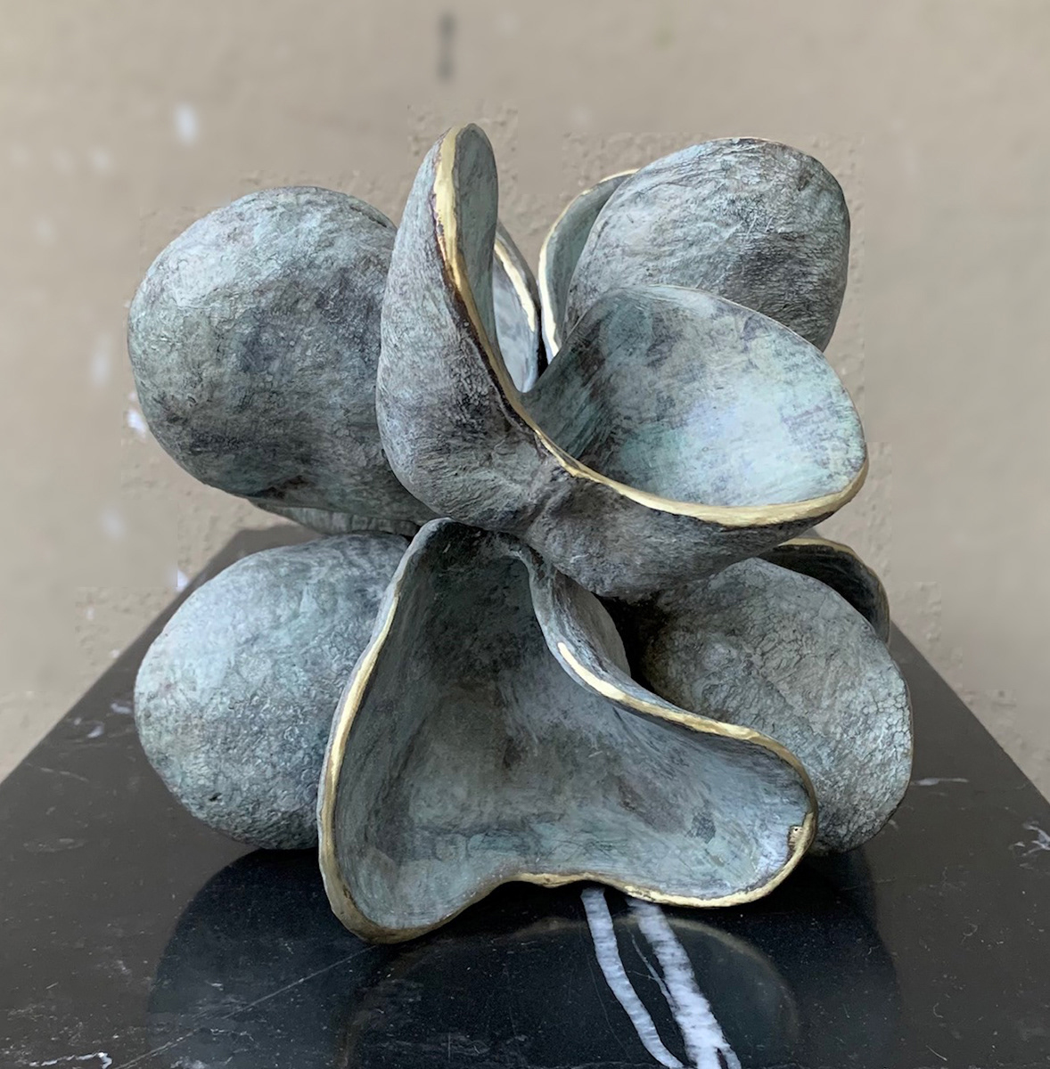 "Origen", 15 x 18 x 18 cm. Bronce